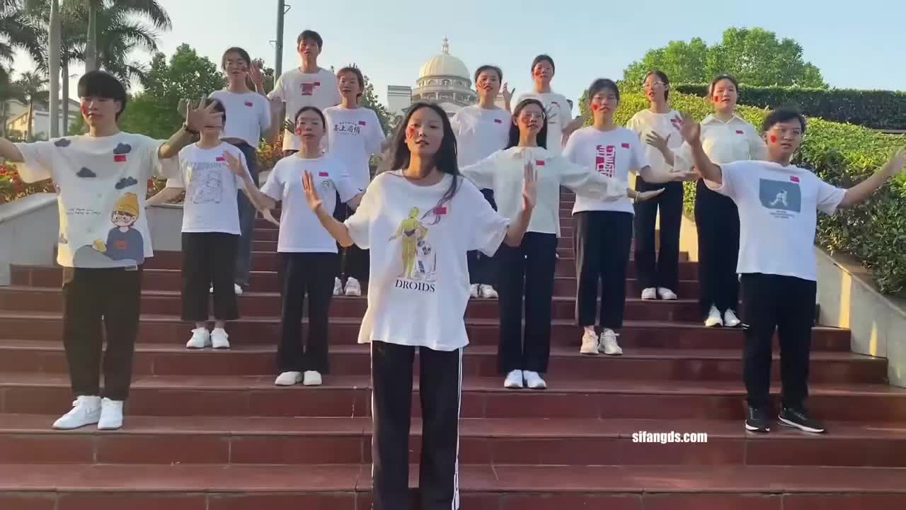 #偷拍自拍 #反差婊 #无毛粉嫩白 #第一视角 #业余真实诱奸迷奸真实案例小心男人网友迷奸广西中学女孩北方大叔诱奸留守女孩网吧网费骗炮美乳