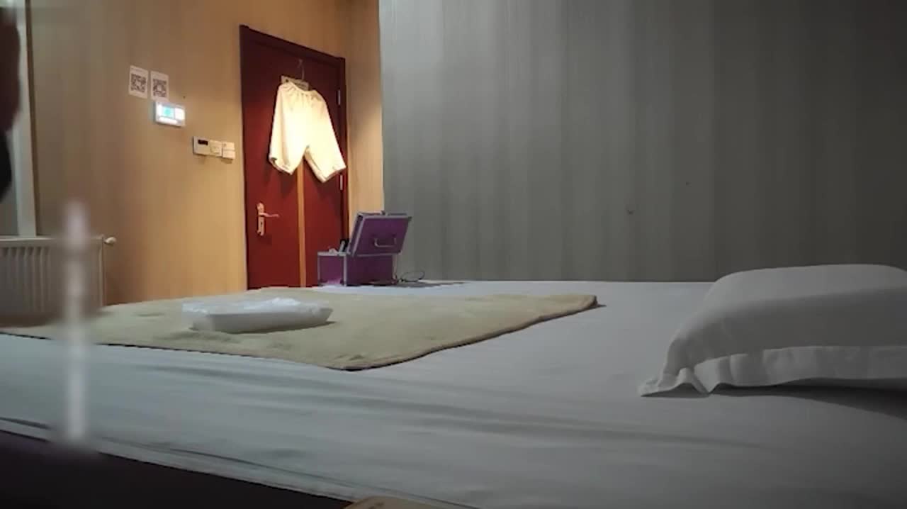 #狂插 #巨乳 #熟女 #口交 #69探访按摩店超高性价比极品熟女技师舔菊69服务到位美乳