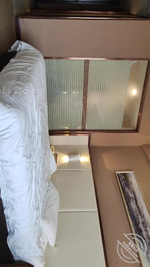 原创海角大神【干妈变成了情人】付费钻石贴！小牛吃老草，内射丰满干妈，鸡巴都干肿了#海角大神  #干妈变成了情人  #内射
