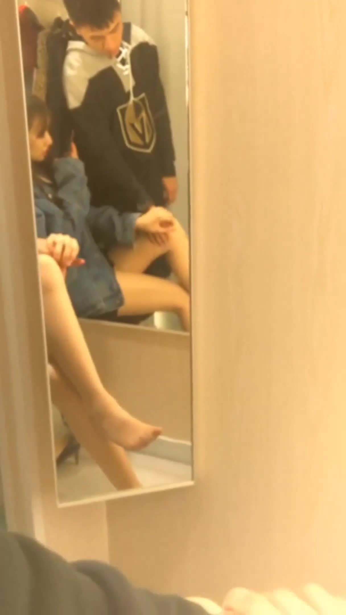 #打手枪 #口交 #偷拍自拍 #素人 #第一视角高颜值情侣试衣间刺激恩爱丝袜足交镜子前口交实在是太爽了