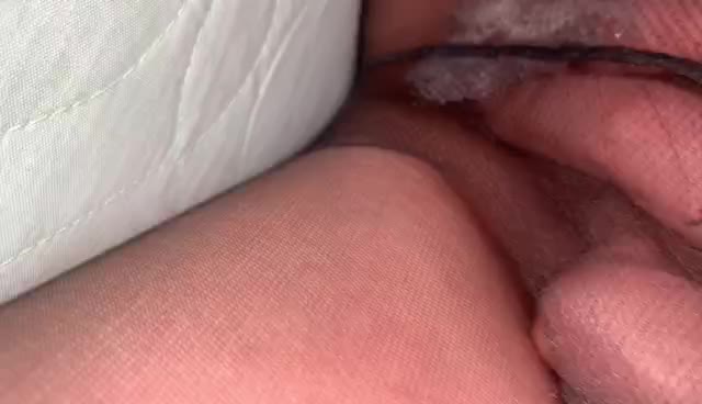 快手漂亮熟女【妖孽女王】跟小鲜肉性爱自拍，激情裸舞，掰逼自慰