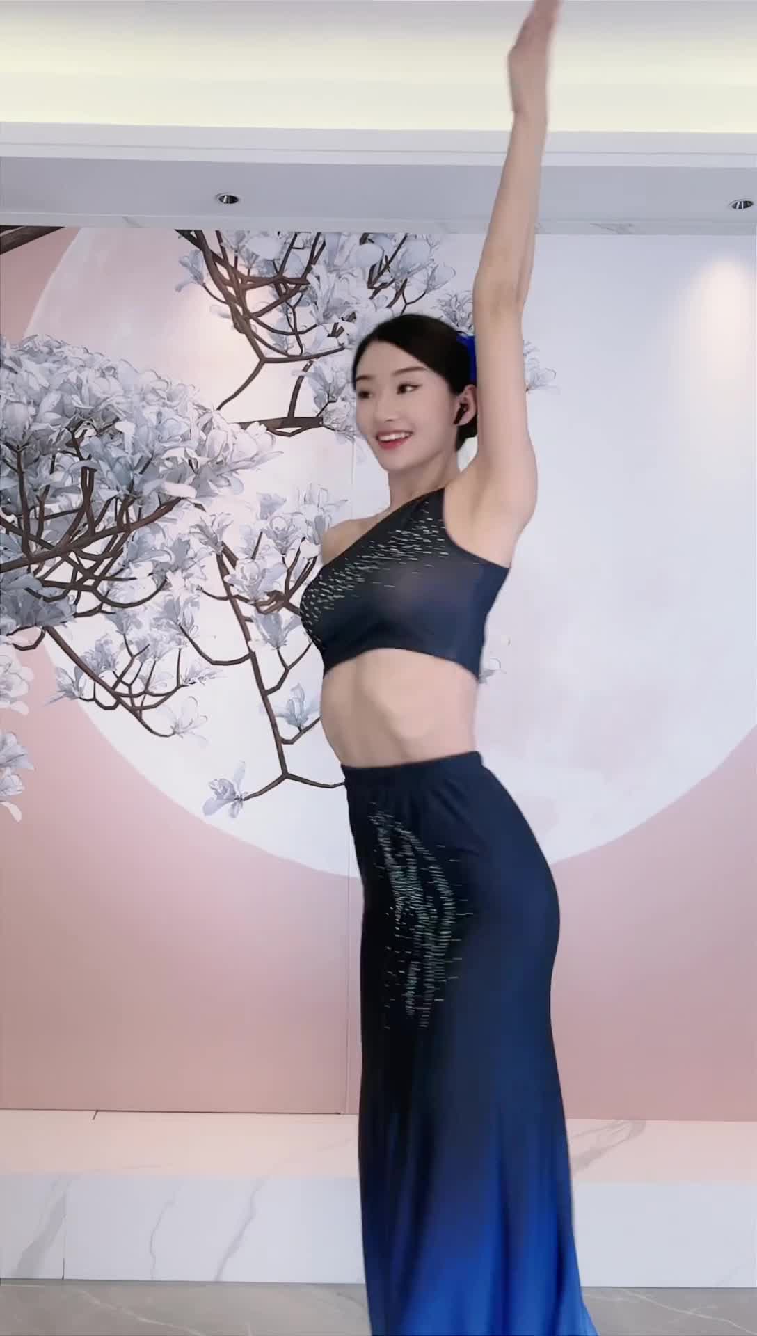 #中国舞_莹莹 #抖音 #舞蹈 #中国舞 @ikan_live 2024-06-26