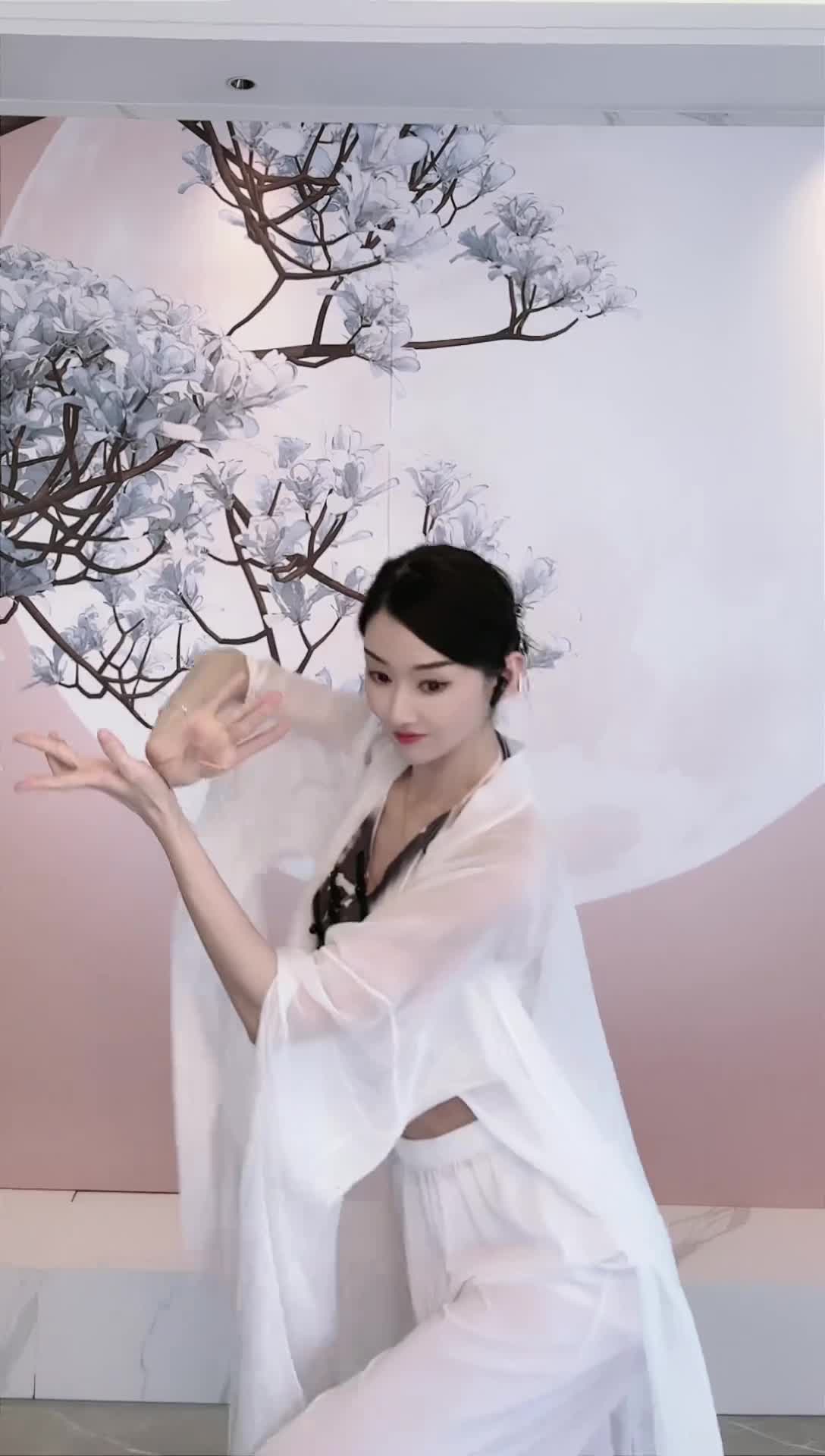 #中国舞_莹莹 #抖音 #舞蹈 #中国舞 @ikan_live 2024-06-26