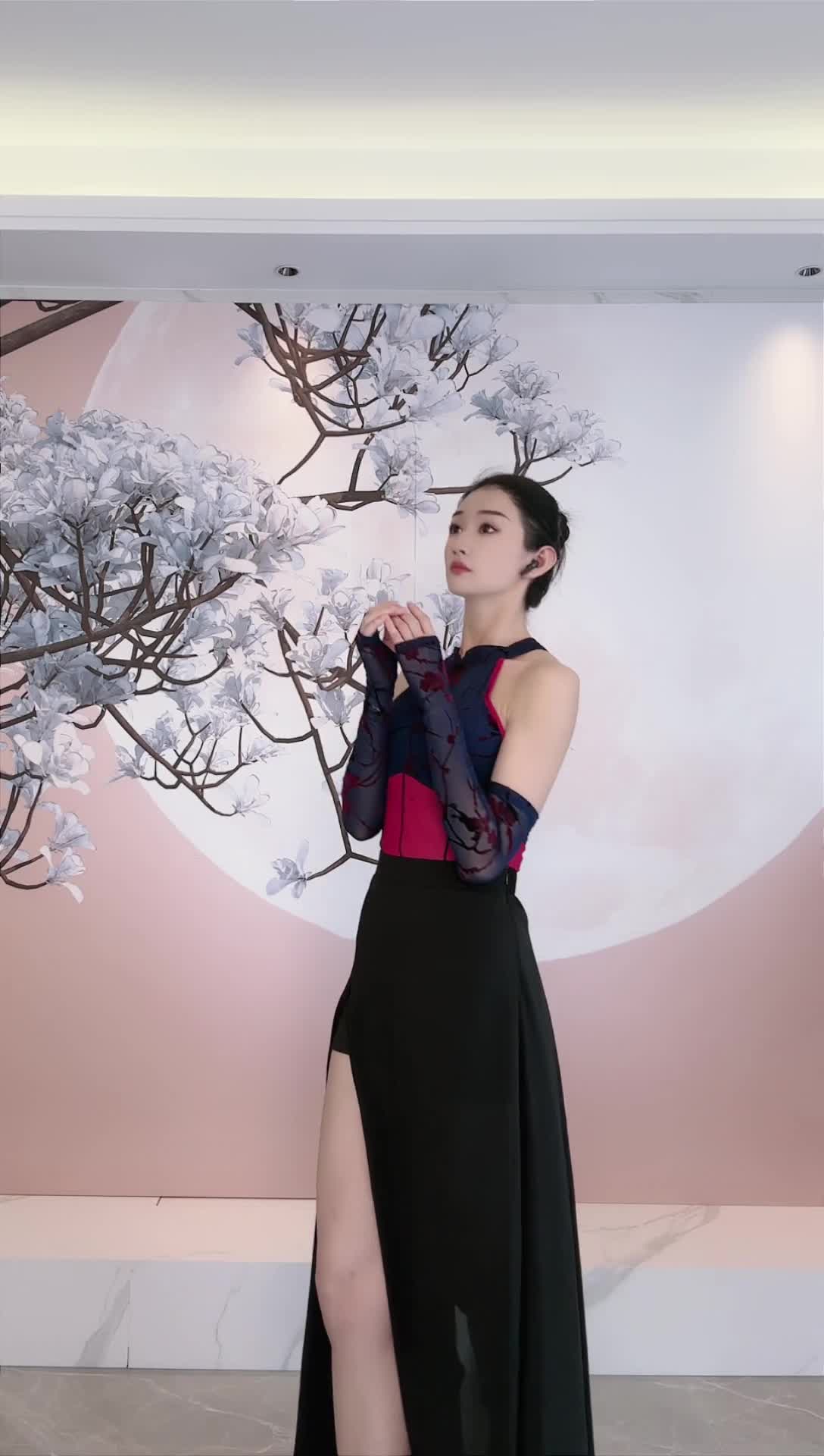 #中国舞_莹莹 #抖音 #舞蹈 #中国舞 @ikan_live 2024-06-12喜欢请点赞支持下 ️助力频道