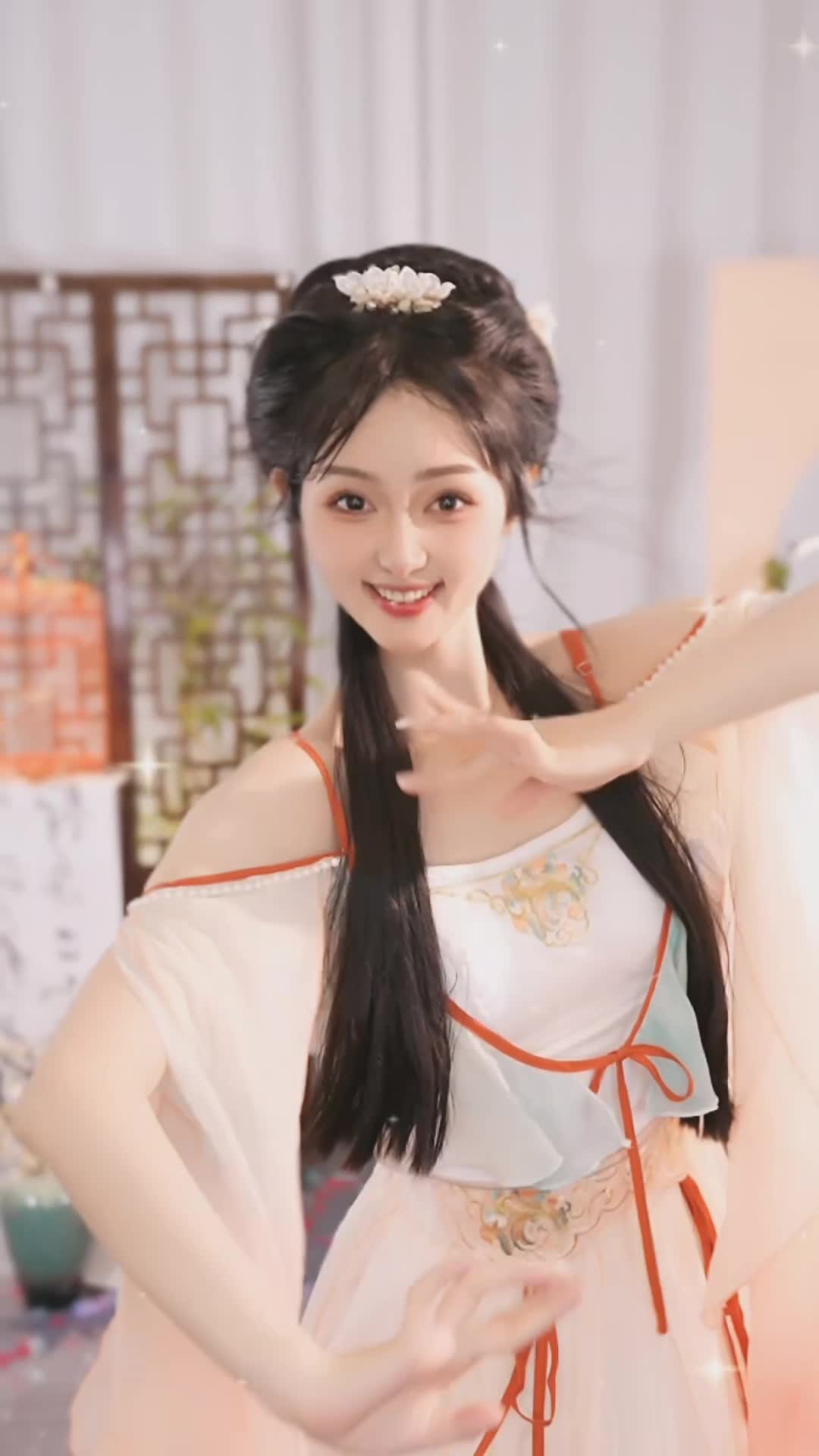 #肉呼呼 #抖音 #舞蹈 #中国舞 @ikan_live 2024-06-19