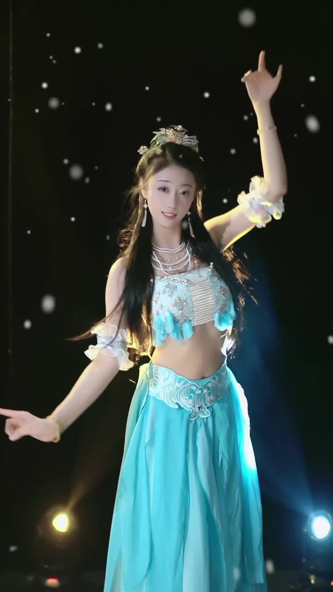 #苒苒 #抖音 #舞蹈 #中国舞 @ikan_live 2024-06-25
