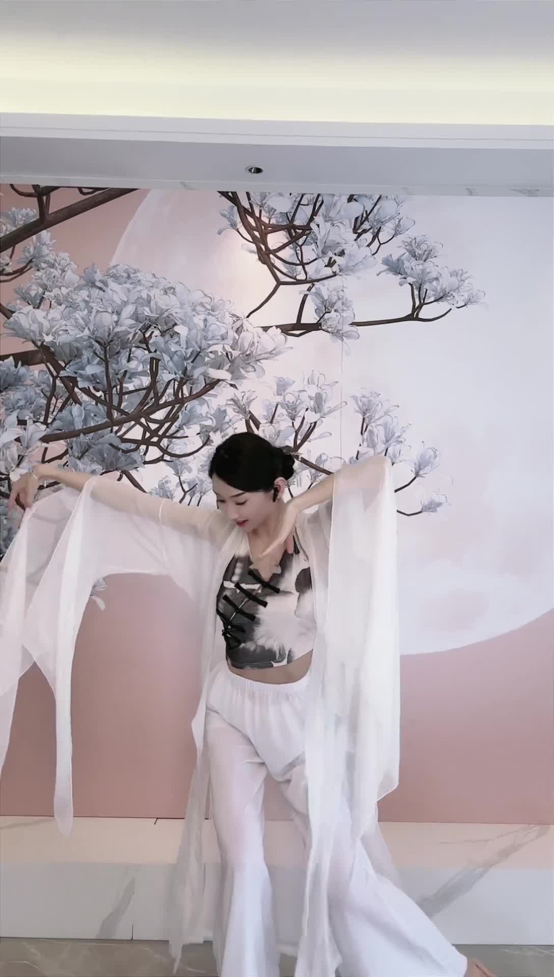#中国舞_莹莹 #抖音 #舞蹈 #中国舞 @ikan_live 2024-06-26