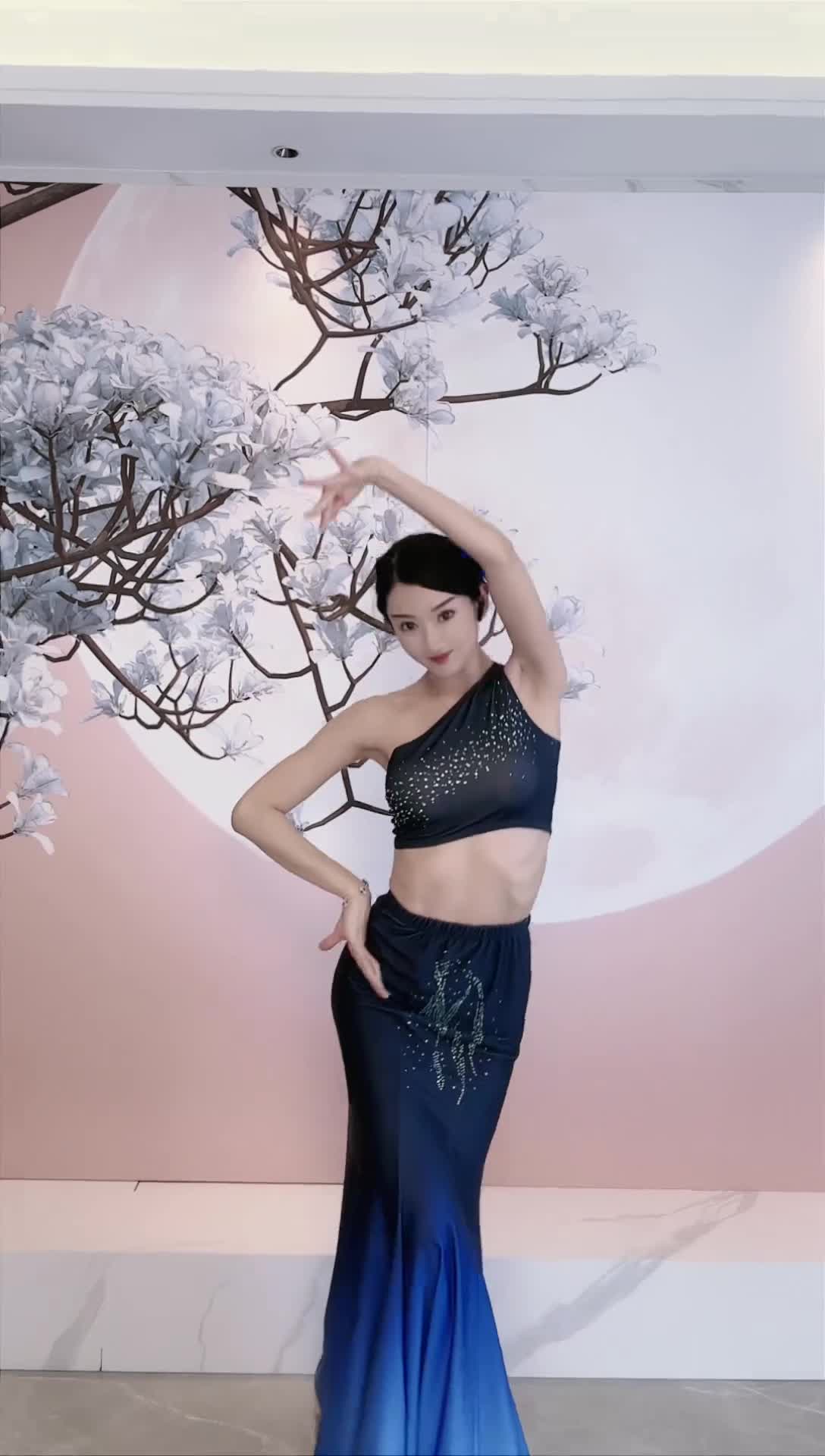 #中国舞_莹莹 #抖音 #舞蹈 #中国舞 @ikan_live 2024-06-26