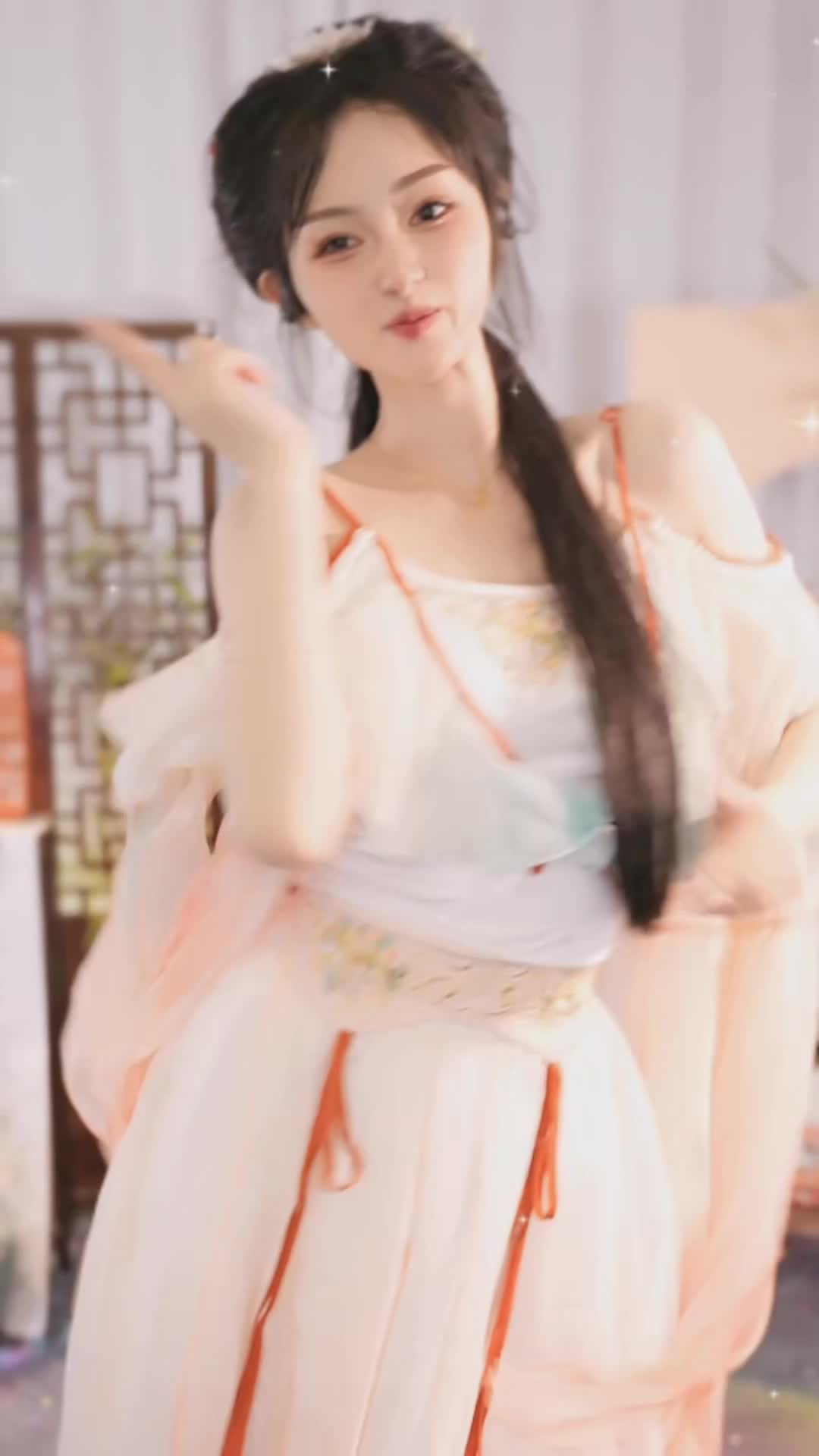 #肉呼呼 #抖音 #舞蹈 #中国舞 @ikan_live 2024-06-19