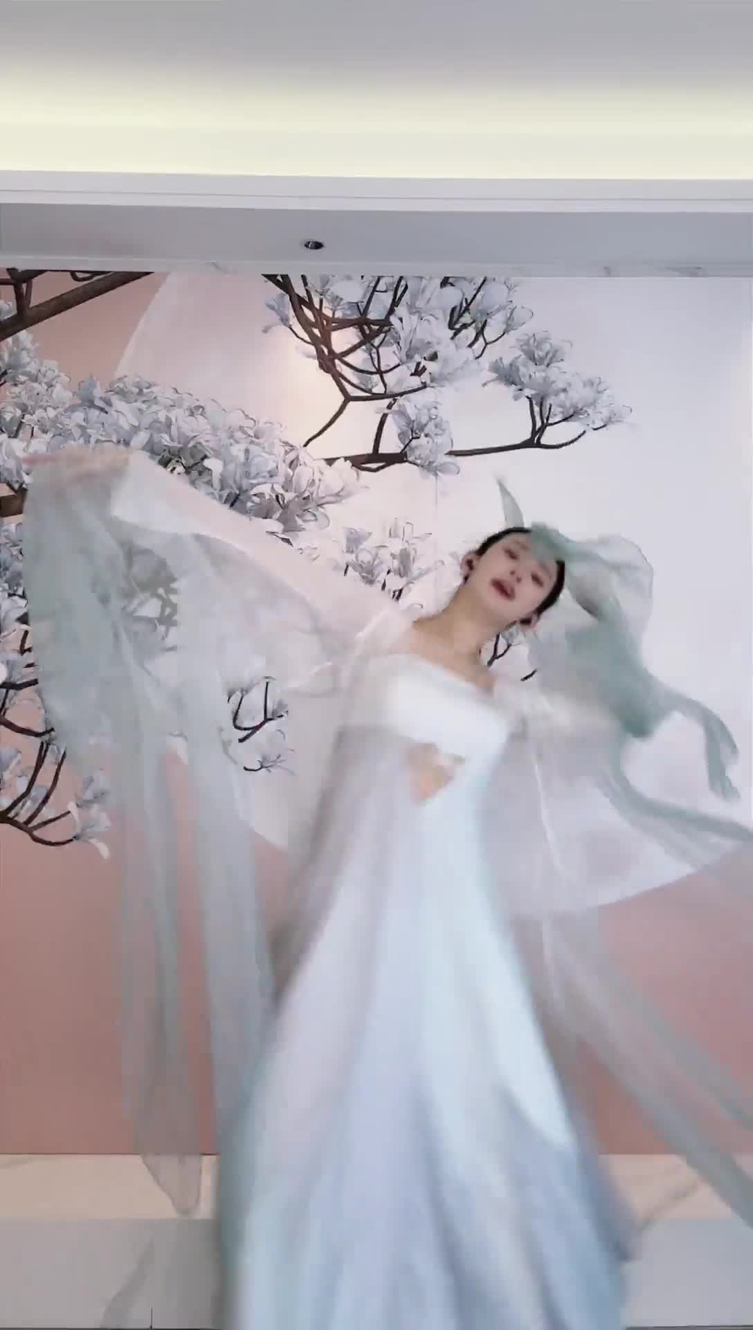 #中国舞_莹莹 #抖音 #舞蹈 #中国舞 @ikan_live 2024-06-12喜欢请点赞支持下 ️助力频道