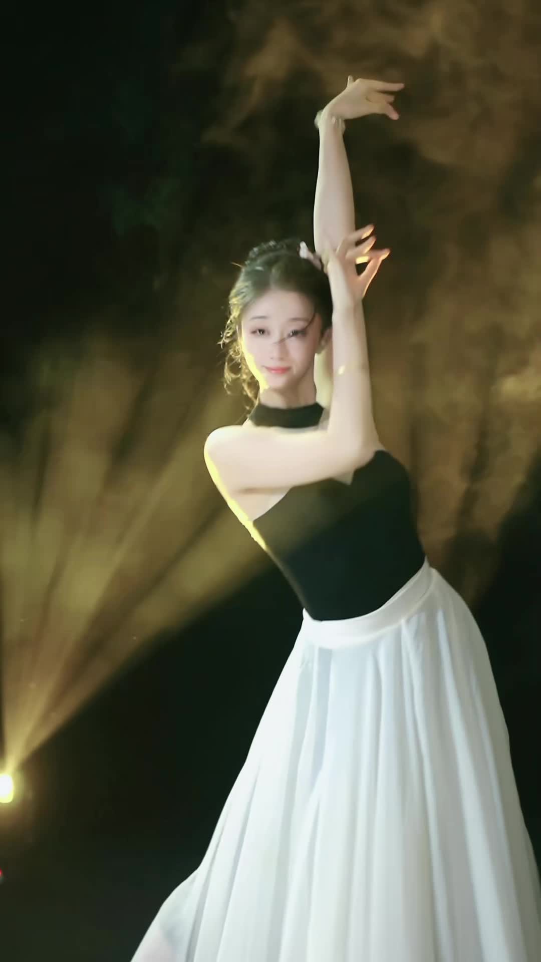 #苒苒 #抖音 #舞蹈 #中国舞 @ikan_live 2024-06-18