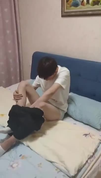 有钱人让直男打飞机