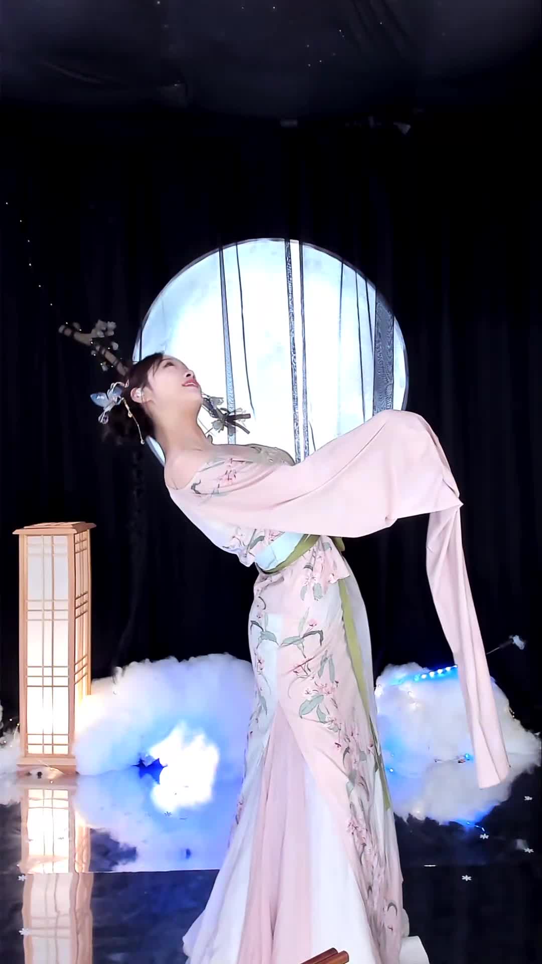 #雪衣容 #抖音 #舞蹈 #中国舞 @ikan_live 2024-06-26