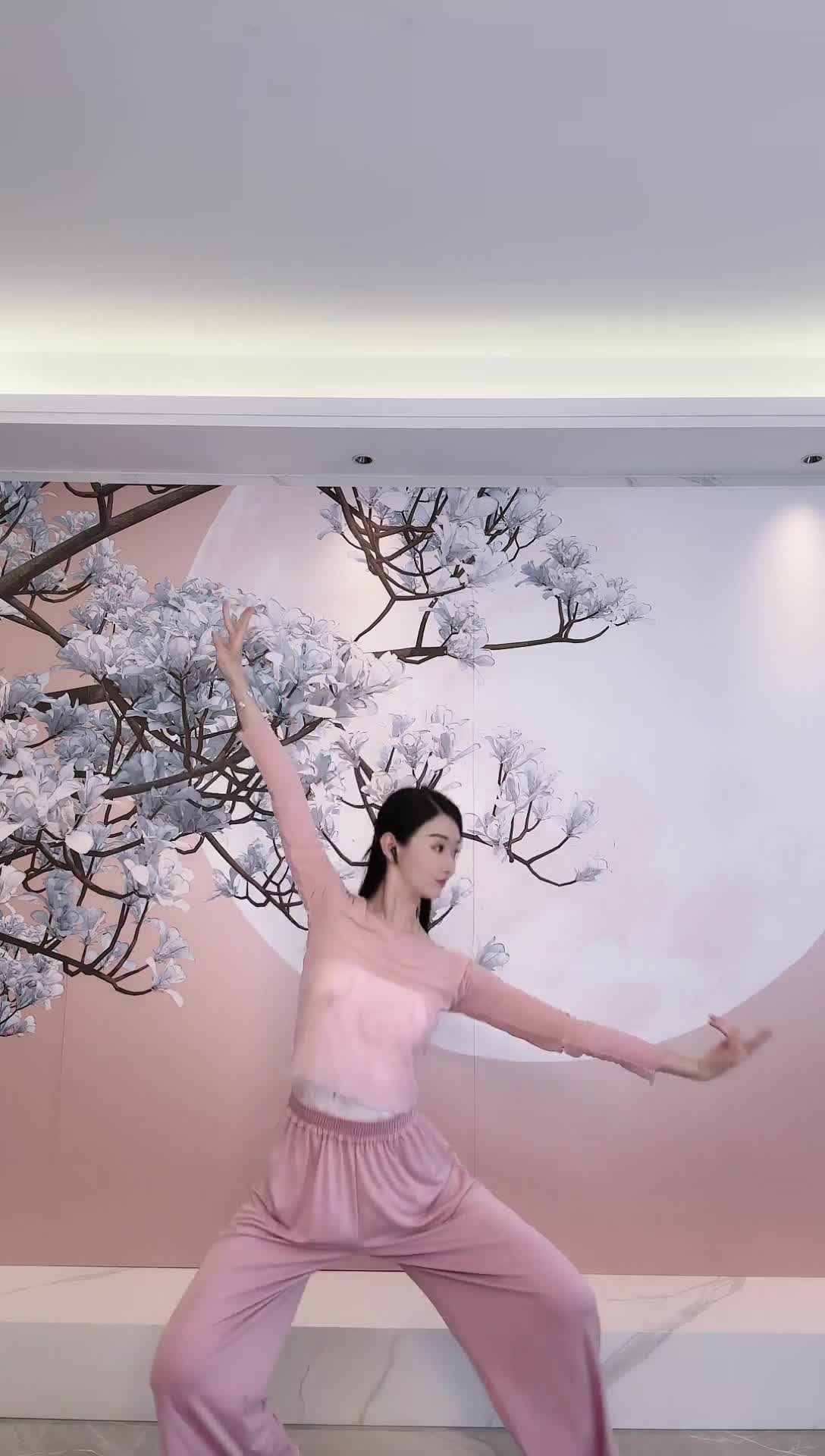 #中国舞_莹莹 #抖音 #舞蹈 #中国舞 @ikan_live 2024-06-10