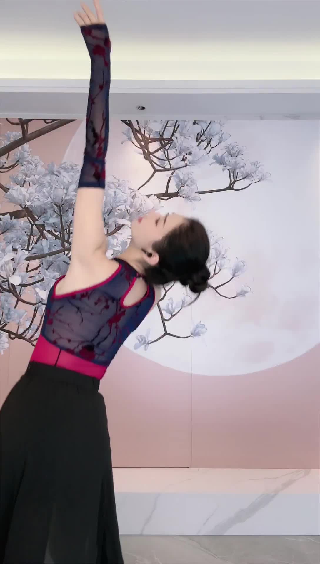 #中国舞_莹莹 #抖音 #舞蹈 #中国舞 @ikan_live 2024-06-12喜欢请点赞支持下 ️助力频道