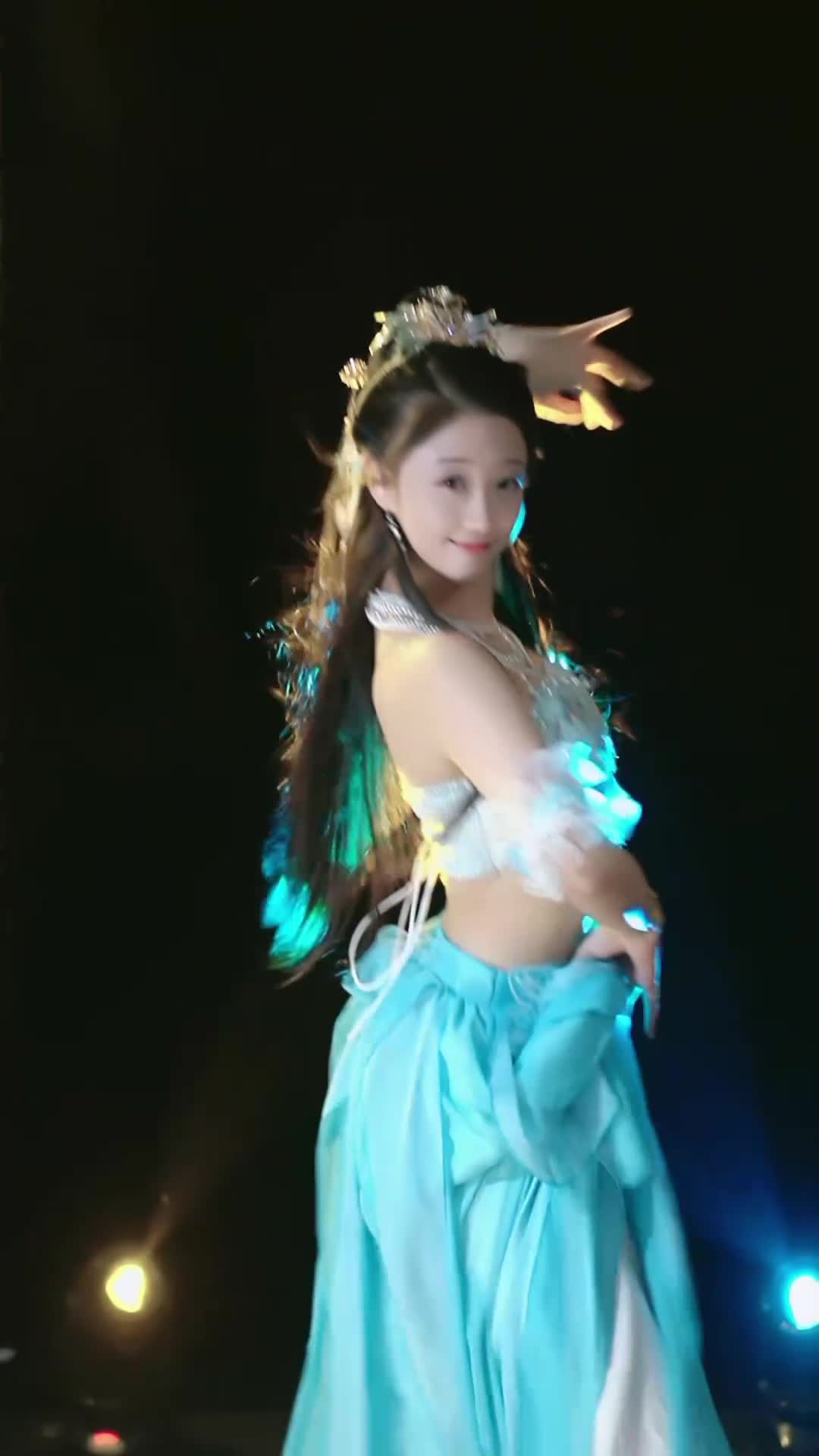 #苒苒 #抖音 #舞蹈 #中国舞 @ikan_live 2024-06-25