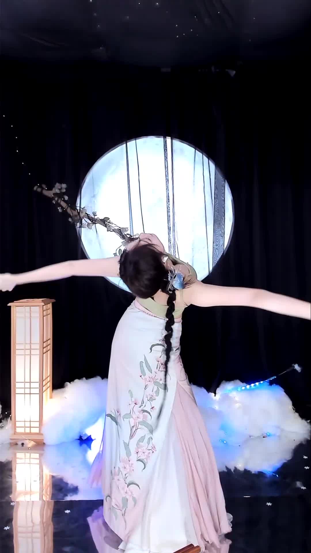 #雪衣容 #抖音 #舞蹈 #中国舞 @ikan_live 2024-06-26