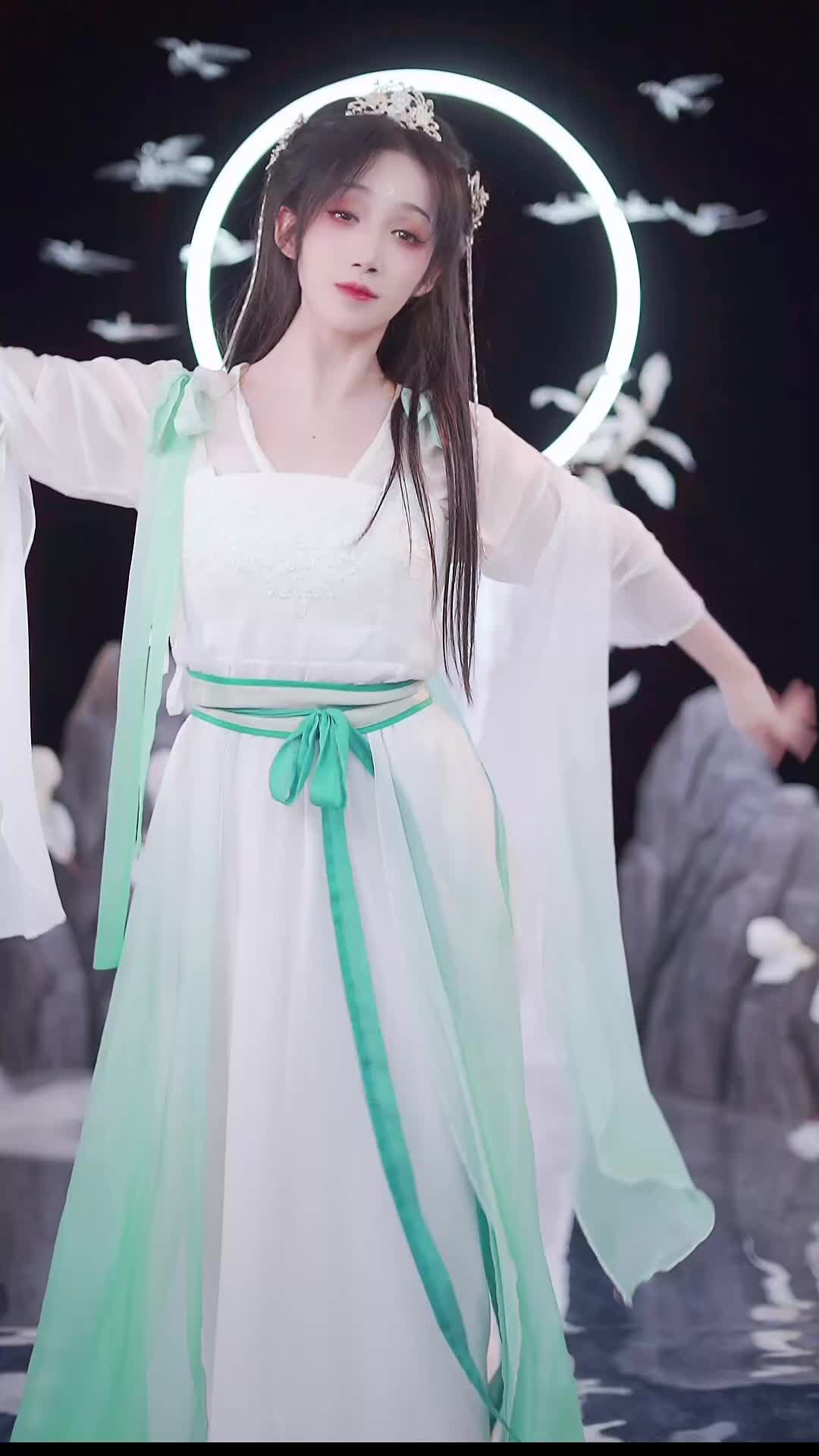 #就是这个羊 #抖音 #舞蹈 #中国舞 @ikan_live 2024-06-25