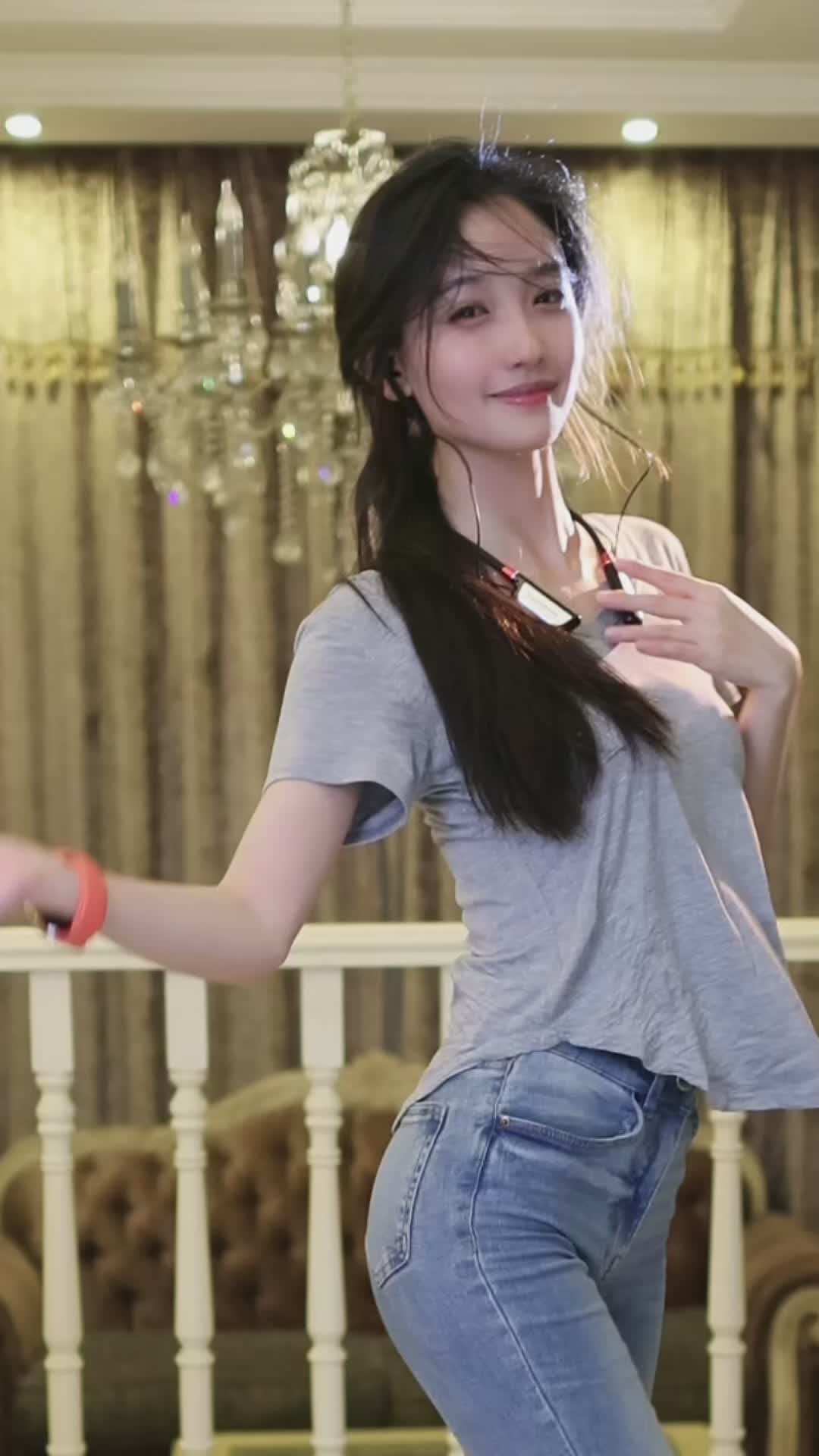 #纯伊吖 #抖音 #舞蹈 #中国舞 @ikan_live 2024-06-21
