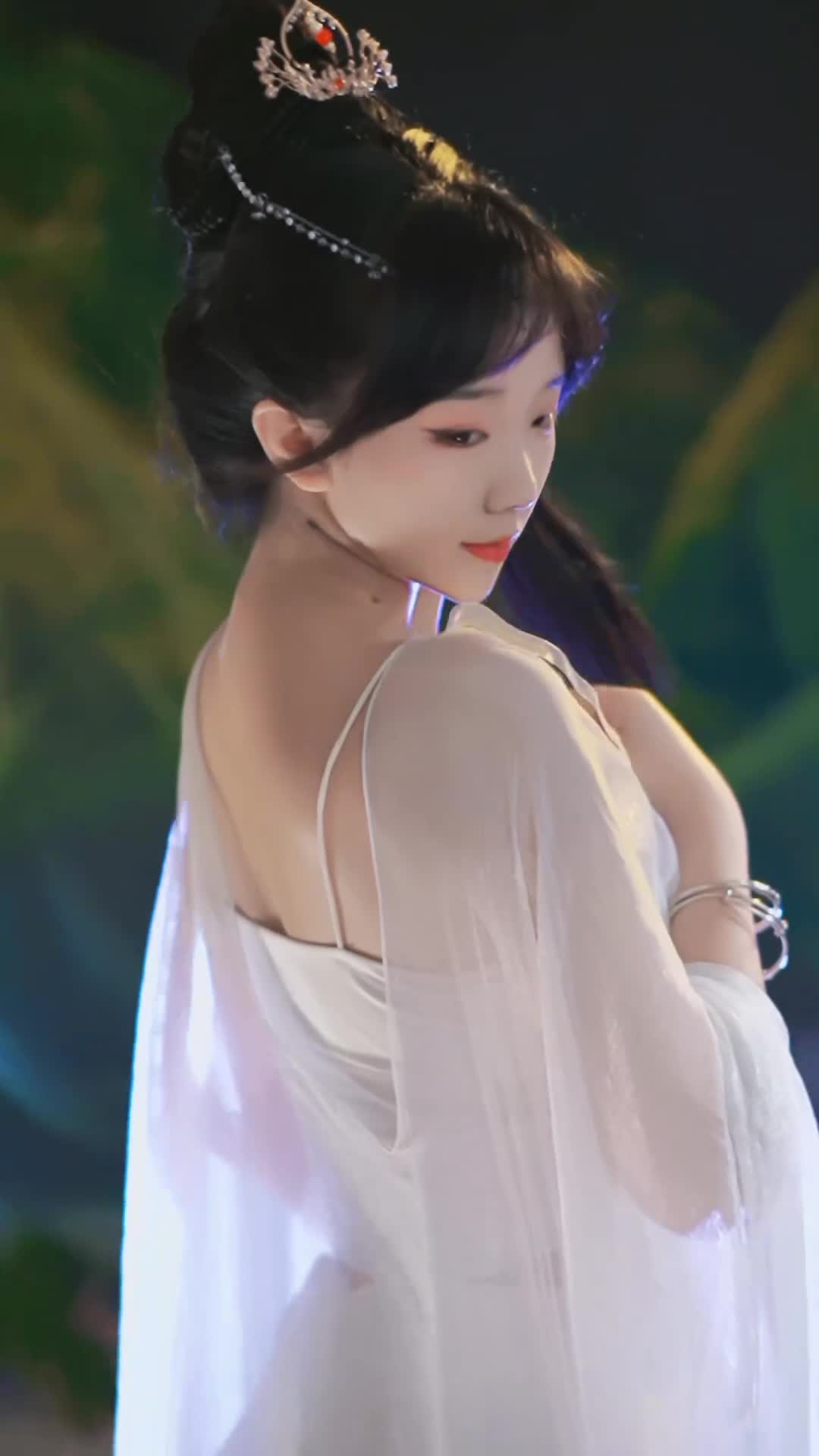 #馨馨baby #抖音 #舞蹈 #中国舞 @ikan_live 2024-07-02
