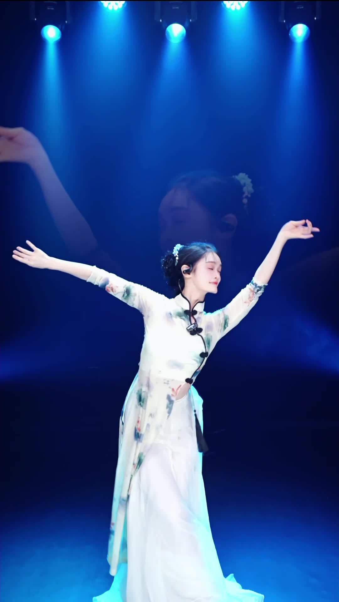 #舞蹈生诗诗 #抖音 #舞蹈 #中国舞 @ikan_live 2024-07-08