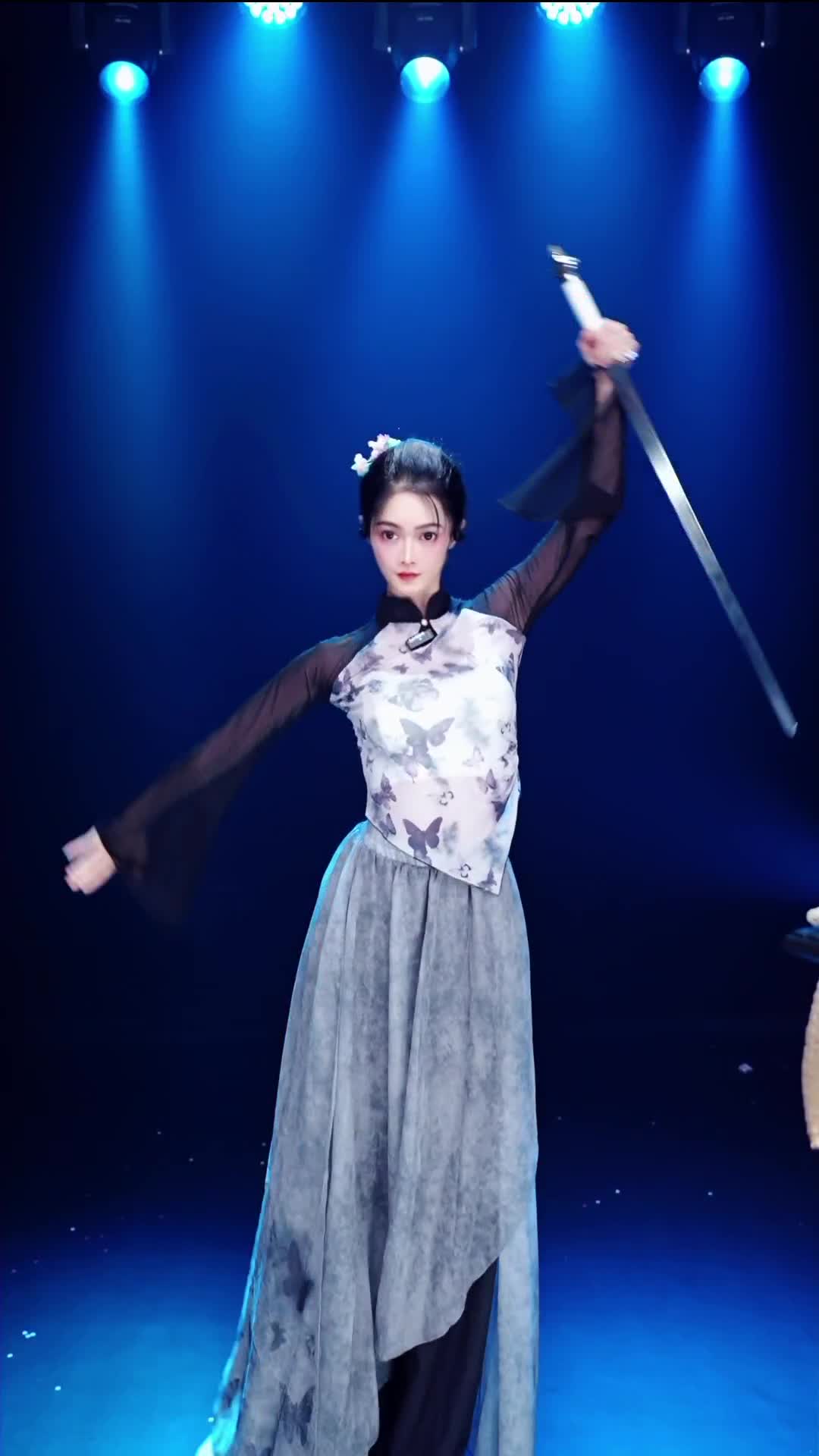 #舞蹈生诗诗 #抖音 #舞蹈 #中国舞 @ikan_live 2024-06-30