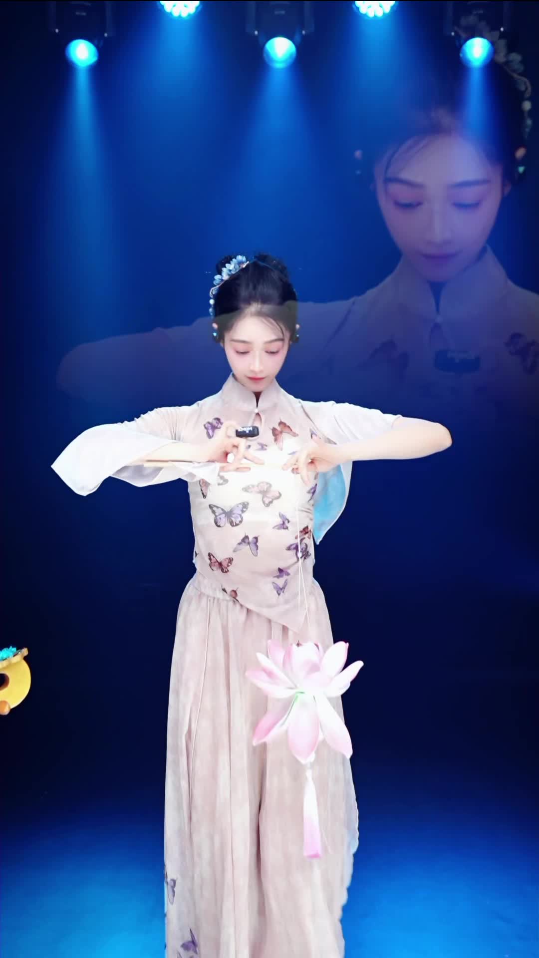 #舞蹈生诗诗 #抖音 #舞蹈 #中国舞 @ikan_live 2024-07-02