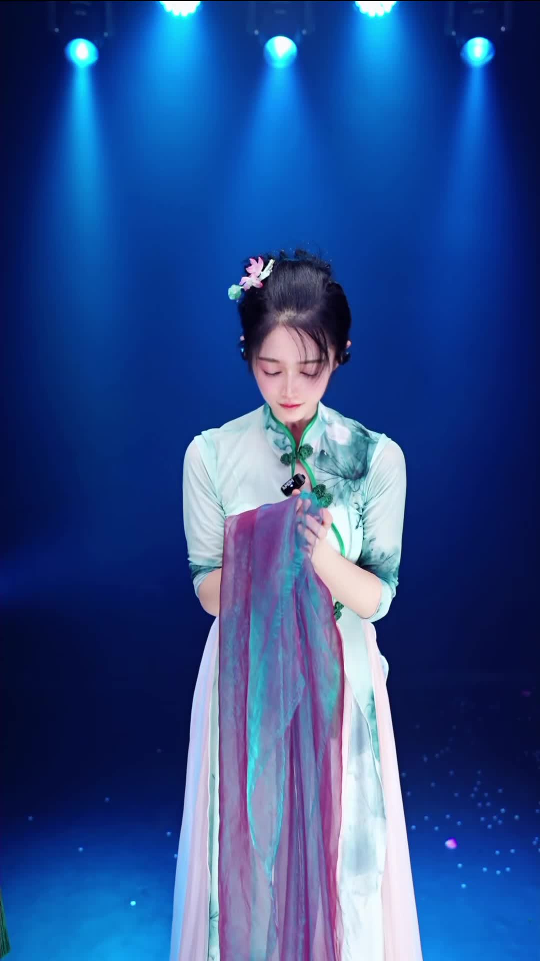 #舞蹈生诗诗 #抖音 #舞蹈 #中国舞 @ikan_live 2024-07-04