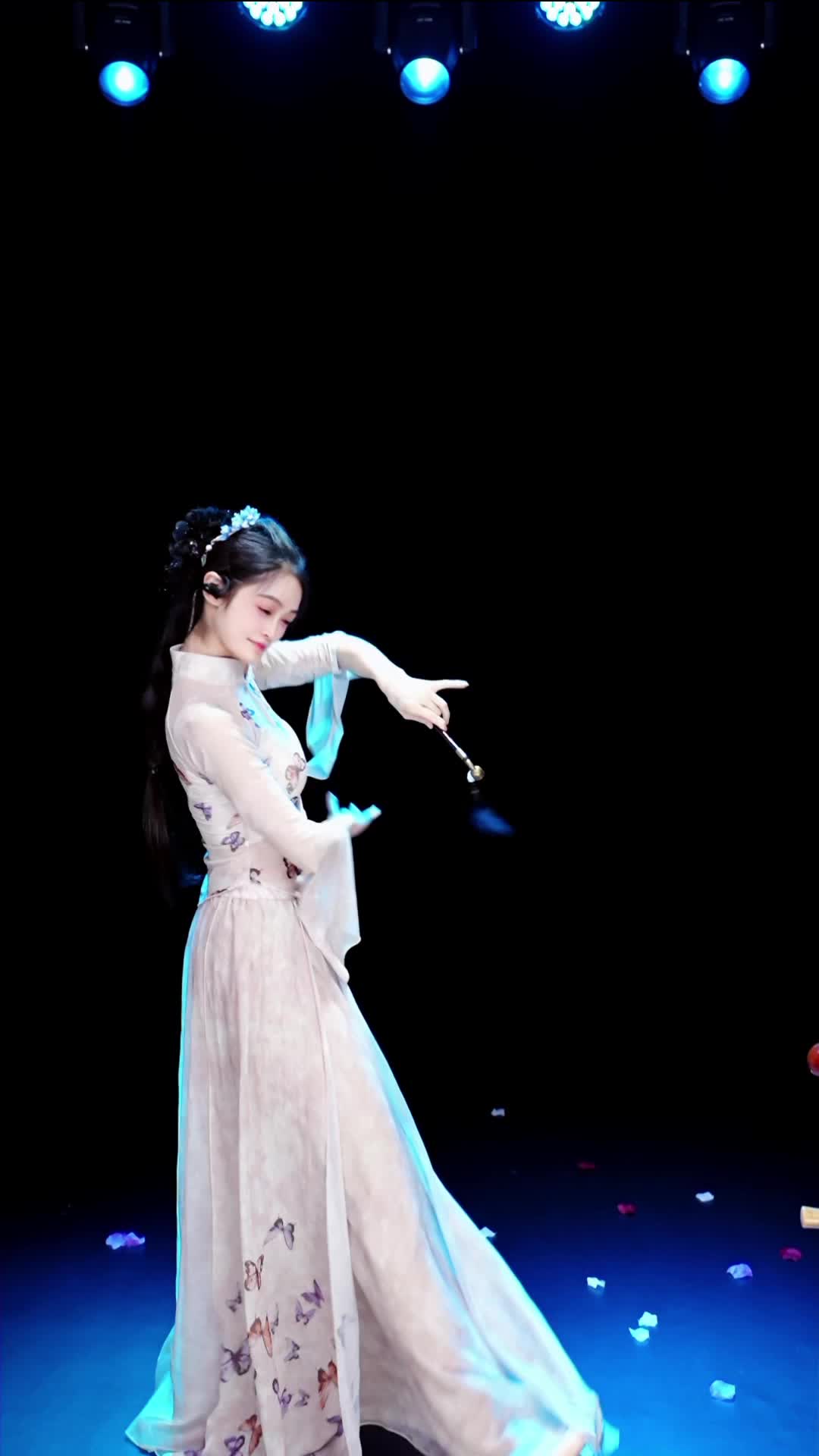 #舞蹈生诗诗 #抖音 #舞蹈 #中国舞 @ikan_live 2024-07-02喜欢请点赞支持下 ️助力频道