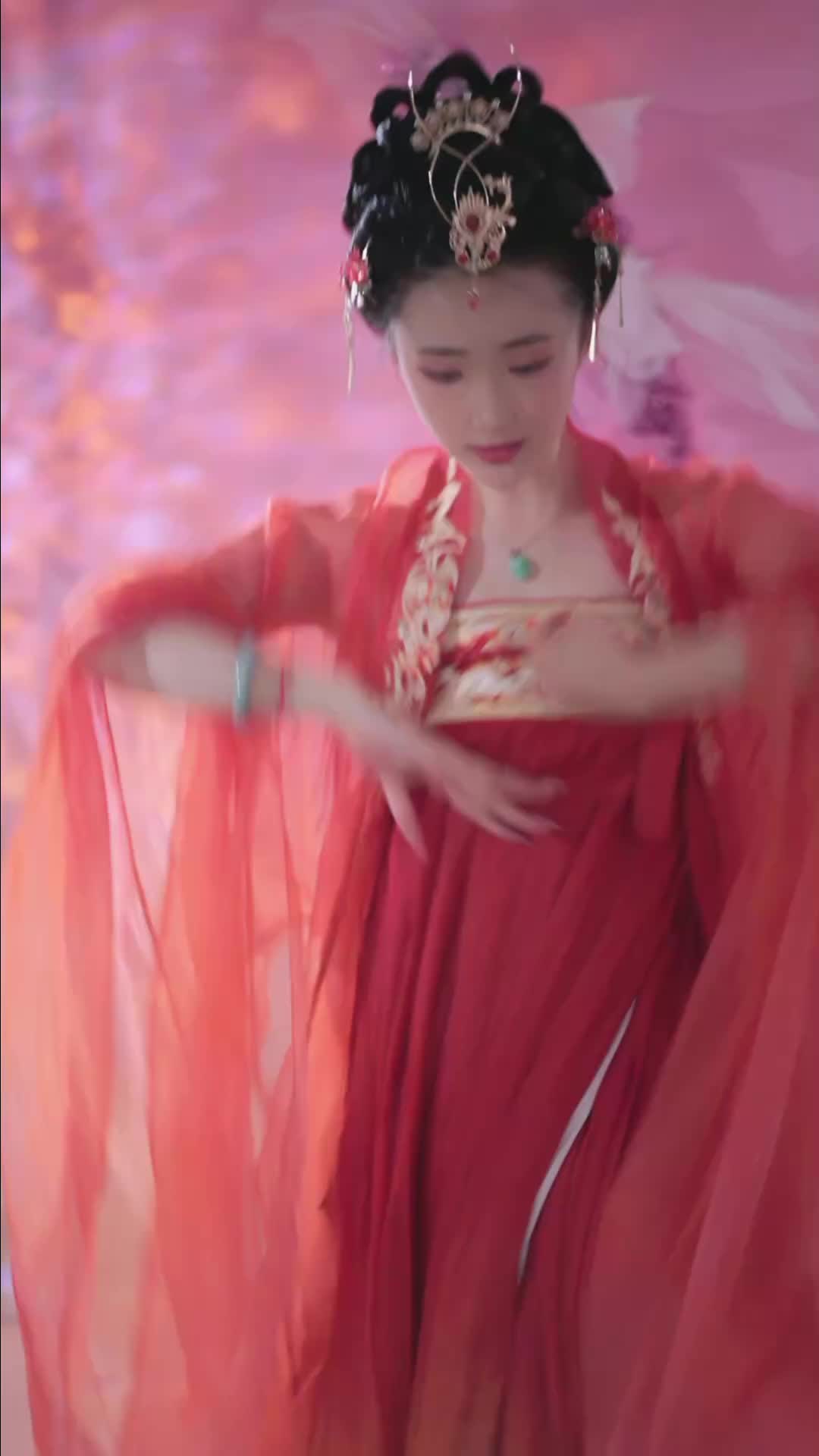 #汤圆 #抖音 #舞蹈 #中国舞 @ikan_live 2024-07-01