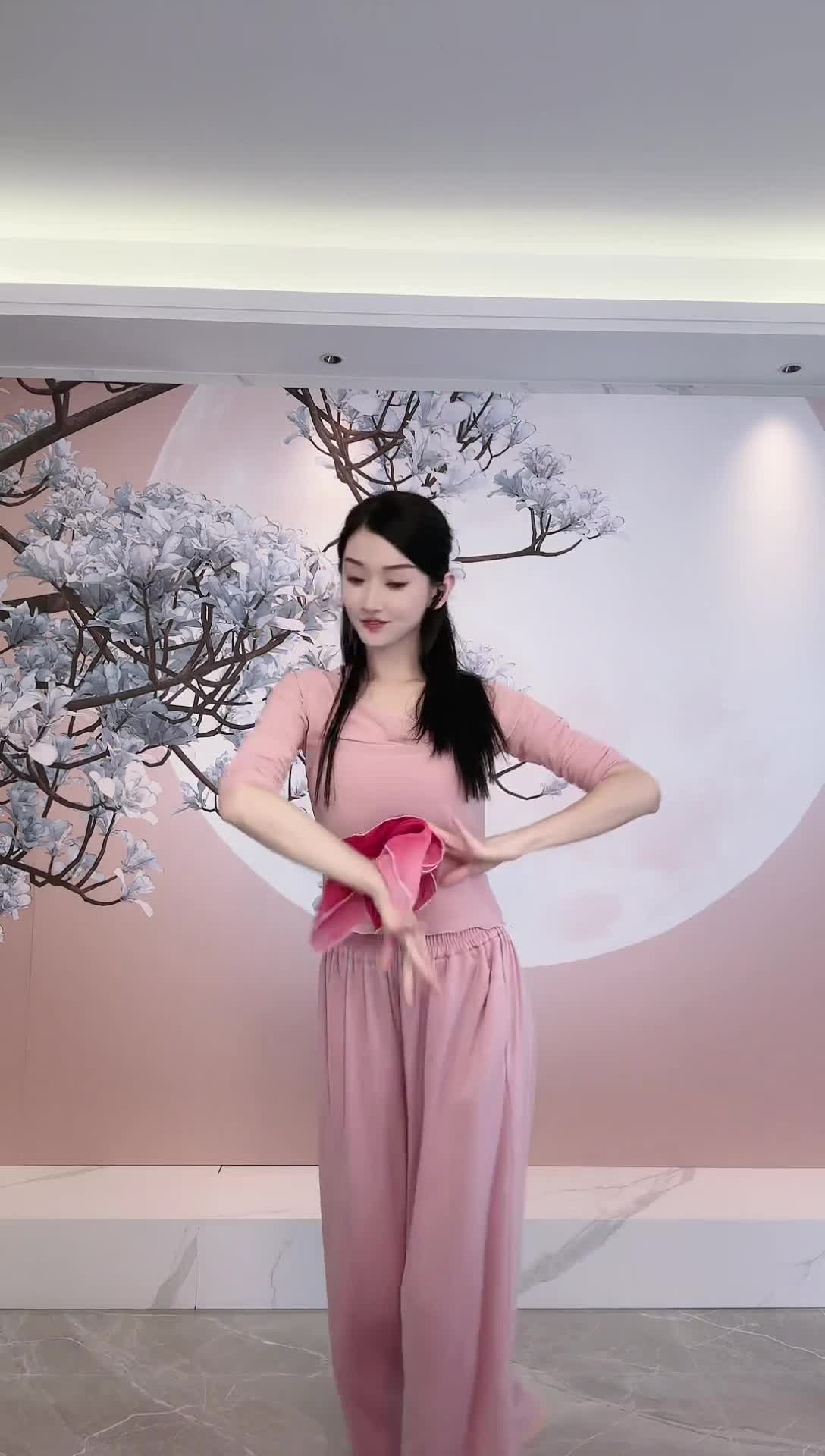 #中国舞_莹莹 #抖音 #舞蹈 #中国舞 @ikan_live 2024-07-08