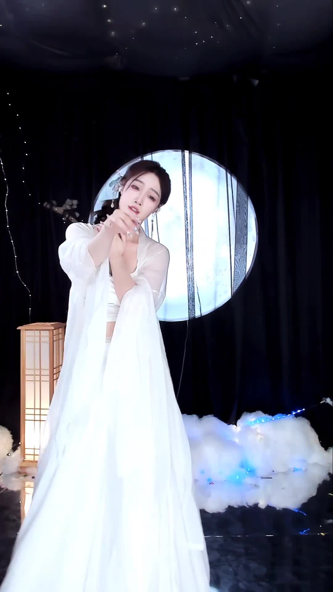 #雪衣容 #抖音 #舞蹈 #中国舞 @ikan_live 2024-07-10