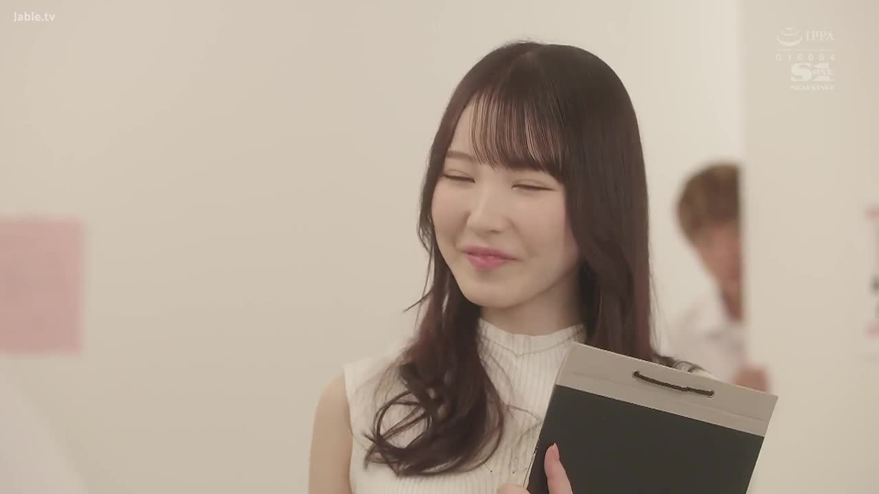 标题：ねぇ、おじさんの夢って、これでしょう？ヨダレまみれ汗まみれでキスして中年を痴女る清純美少女 香水じゅん （ブルーレイディスク）番号：SSIS-624标签： #五右衛門 #香水纯 #师生 #女教师 #反差 #跳蛋 #白浆 #黑丝 #熟女 @lyggw简评：用最清纯的脸蛋干最淫荡的事，这不比s1那几个头牌好冲？说实话三上彩花的片我现在一部都不看，嫌他们划水你就来看香水纯。另外也就说s1你能不能多给纯妹上4k，这雪白皮不看4k真可惜 聊天群      万能搜索 点我一键订阅麟烟阁全服务