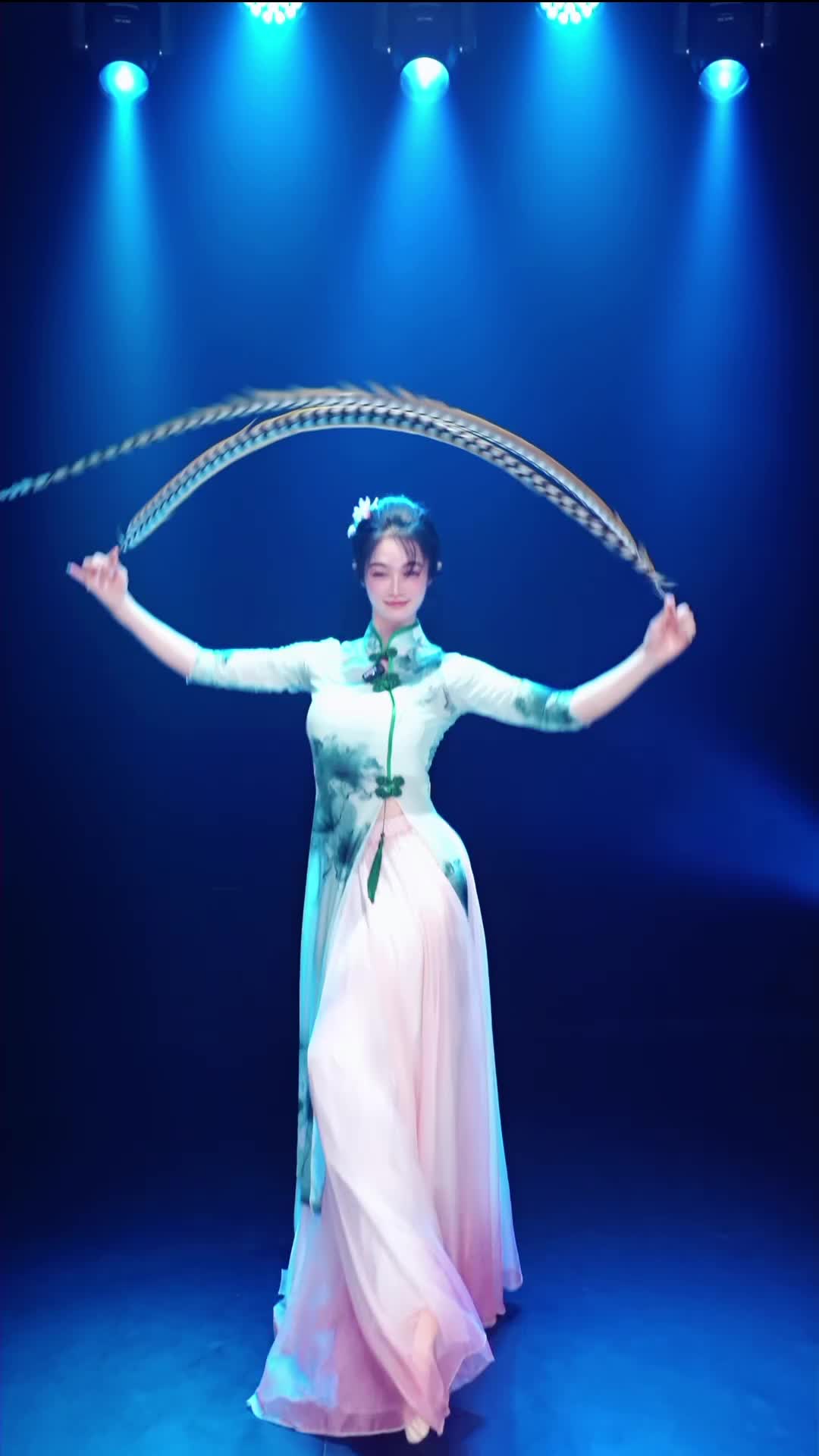 #舞蹈生诗诗 #抖音 #舞蹈 #中国舞 @ikan_live 2024-07-04