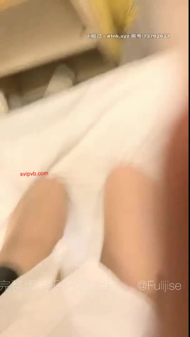#小纱雾 #咕噜 #泡泡咕直播密码房对镜自慰喷水
