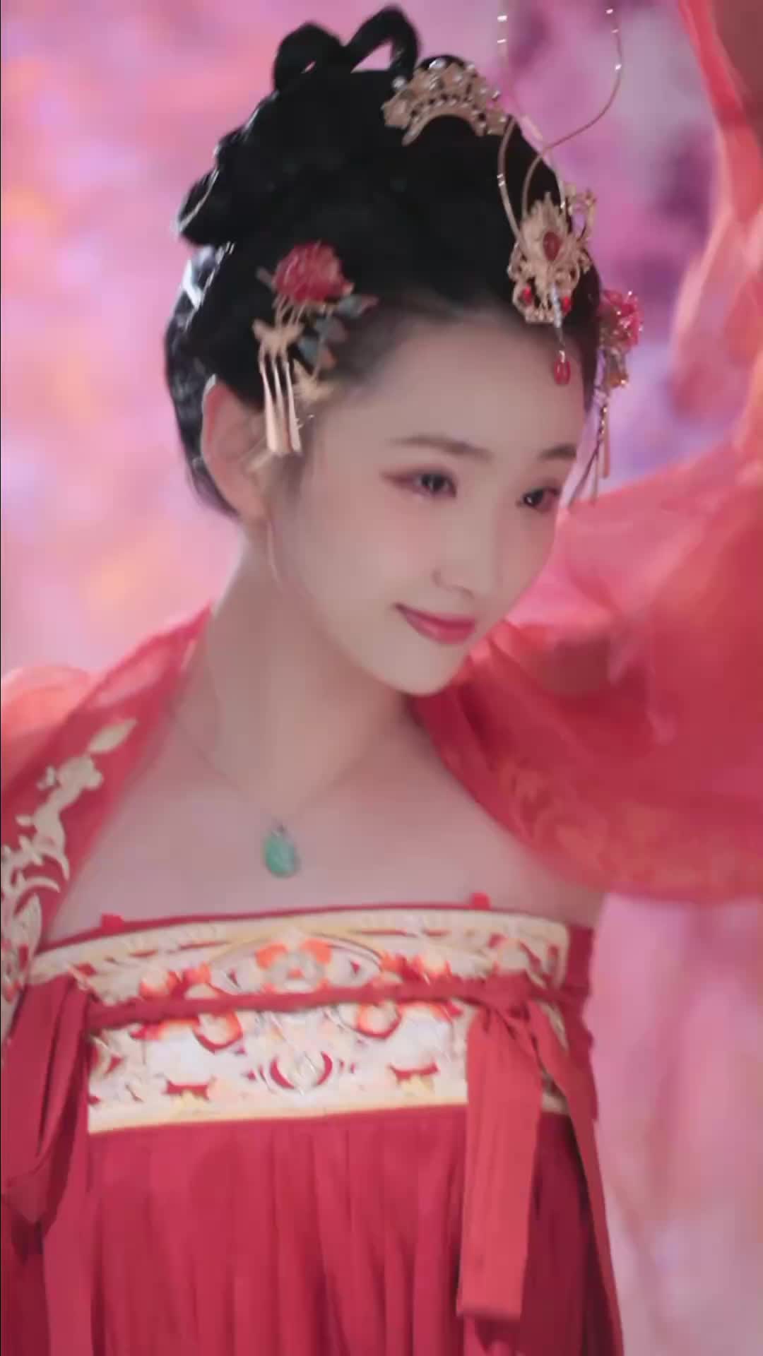 #汤圆 #抖音 #舞蹈 #中国舞 @ikan_live 2024-07-01