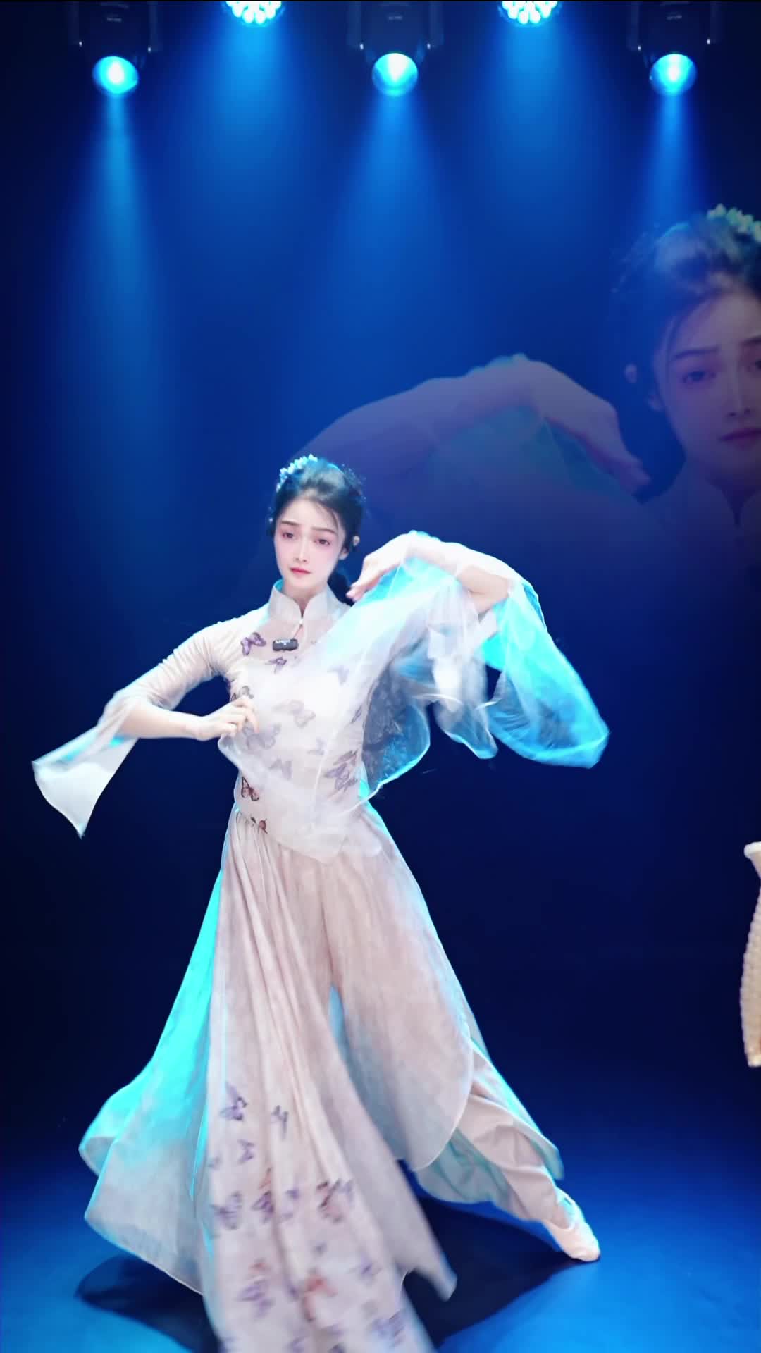 #舞蹈生诗诗 #抖音 #舞蹈 #中国舞 @ikan_live 2024-07-02