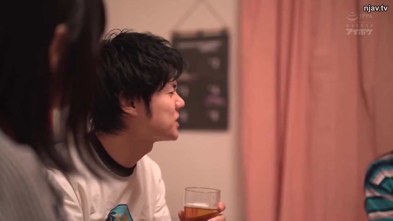 标题：IPZZ-314—俺のことが昔から大好きな幼馴染に1ヶ月の禁欲をさせて彼女不在中にハメまくった甘くも切ない3日間 長浜みつり 生写真5枚付き标签：#巨乳 #女上位 #中出内射 #長浜みつり #麟烟阁 @lyggw简评：5部肉片以后终于开始剧情片了，男帅女靓，好好磕。写真也有了，初VR也快点来啊，大桃扛了IP社三年多的销量，终于又来了一个前十级别的超巨，等的太久了。聊天群     万能搜索点我一键订阅麟烟阁全服务