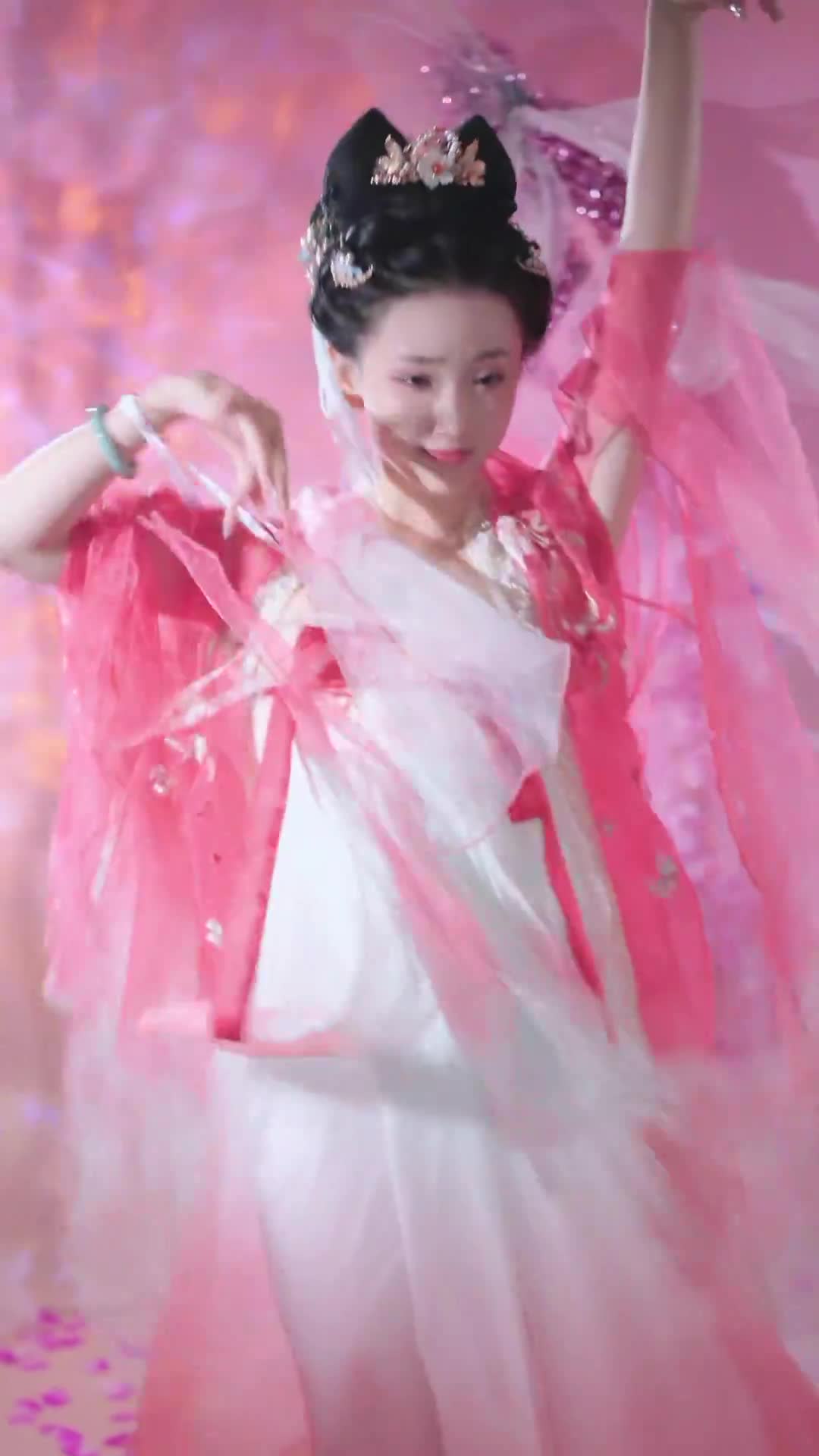 #汤圆 #抖音 #舞蹈 #中国舞 @ikan_live 2024-07-09