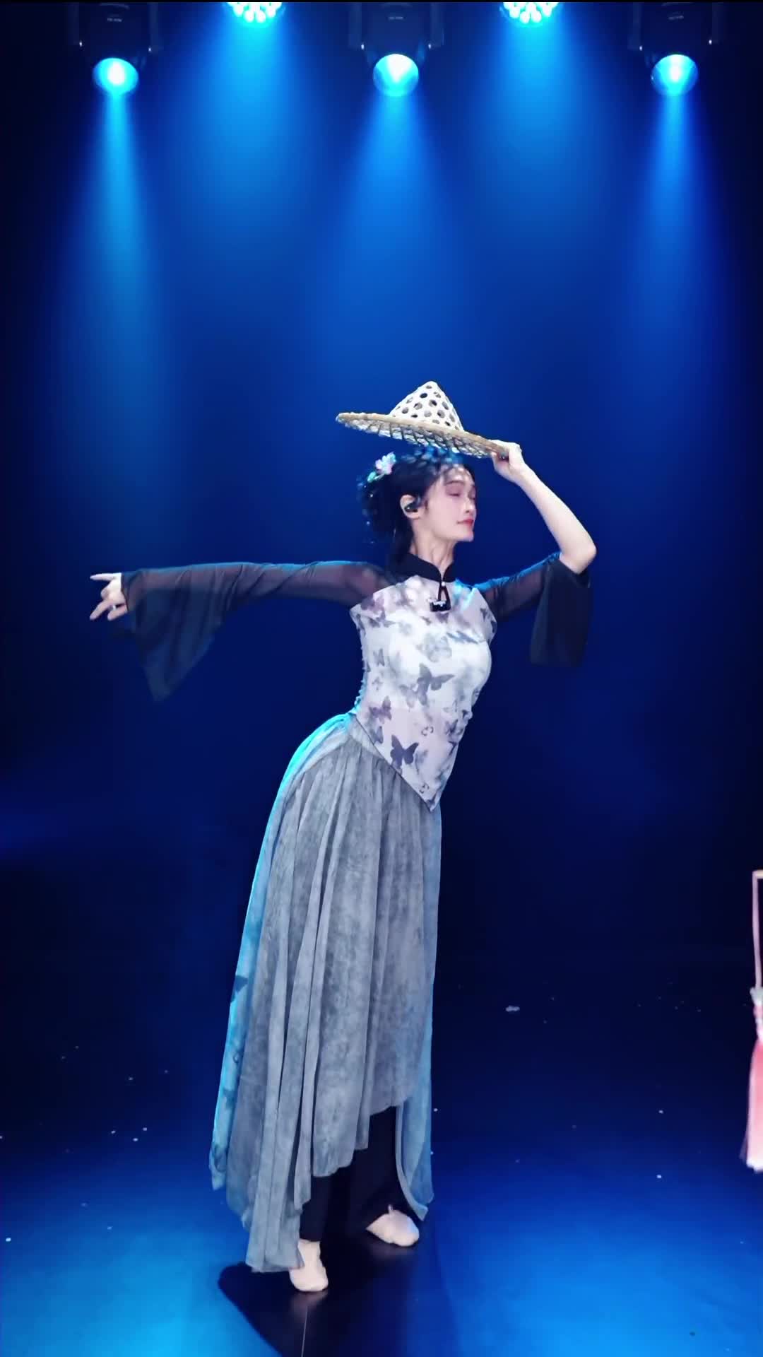 #舞蹈生诗诗 #抖音 #舞蹈 #中国舞 @ikan_live 2024-06-30