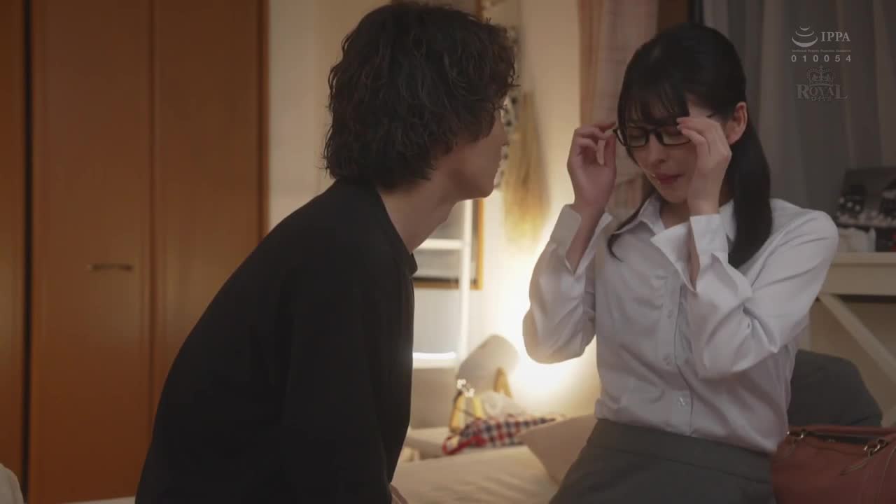 标题：ROYD-159—拾ってきた男の子をよちよち可愛がってえっちなお願いを聞いてくれる従順チ〇ポになるよう甘あま育成するスレンダー巨乳お姉さん 森日向子标签：#黑丝 #3P #中出内射 #森日向子 #麟烟阁 @lyggw简评：结局改一下，阳痿男气冲冲从柜子里出来，没想到自己主人也是别人的小狗。森日向子当他的面跟矢野打一炮潮吹喷他脸上，然后森日向子掏出假阳具带起来，让阳痿男趴下后入他，矢野跟着后入森日向子，矢野隔山打牛把两一起干趴。聊天群     万能搜索点我一键订阅麟烟阁全服务