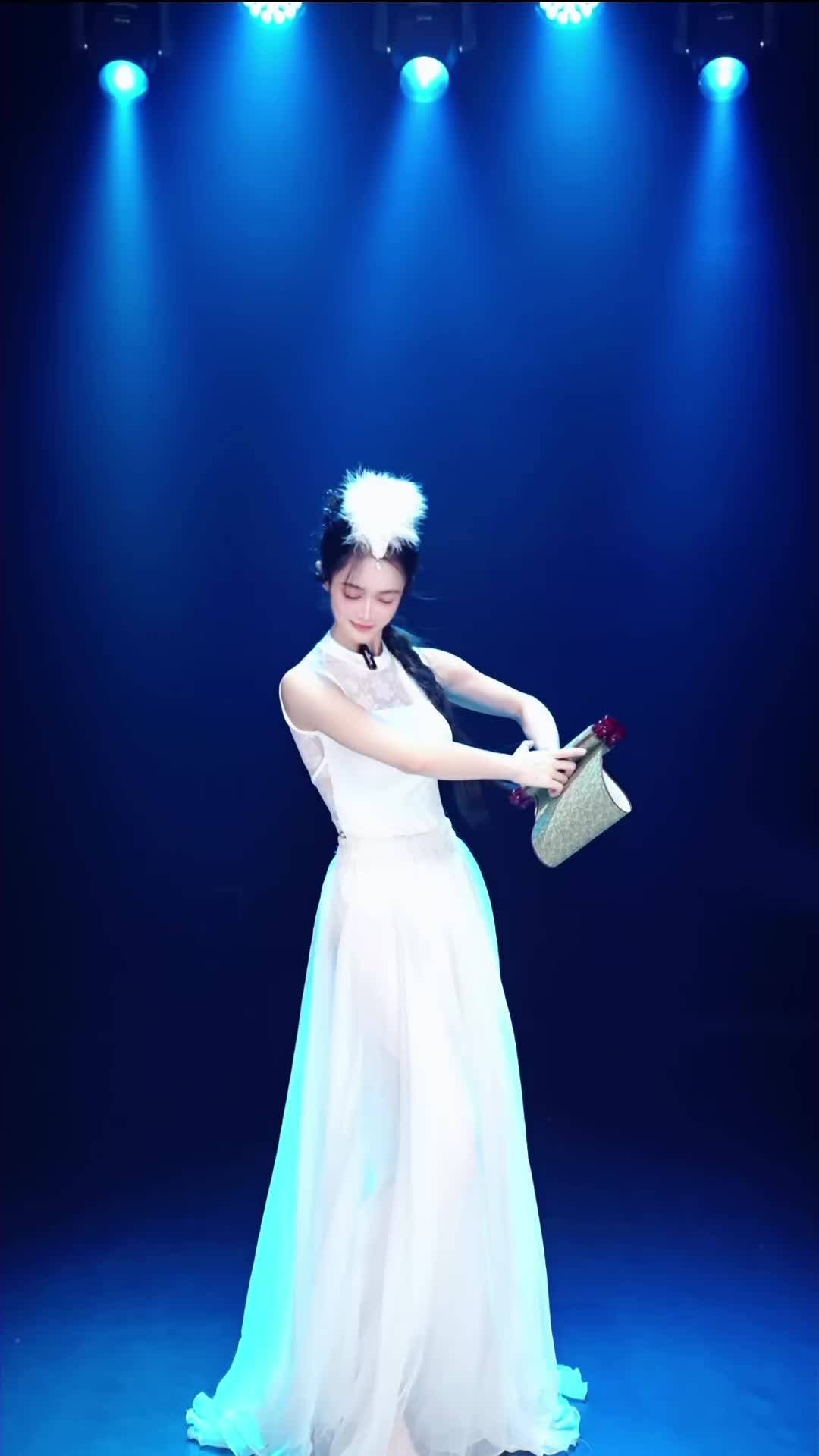 #舞蹈生诗诗 #抖音 #舞蹈 #中国舞 @ikan_live 2024-07-09