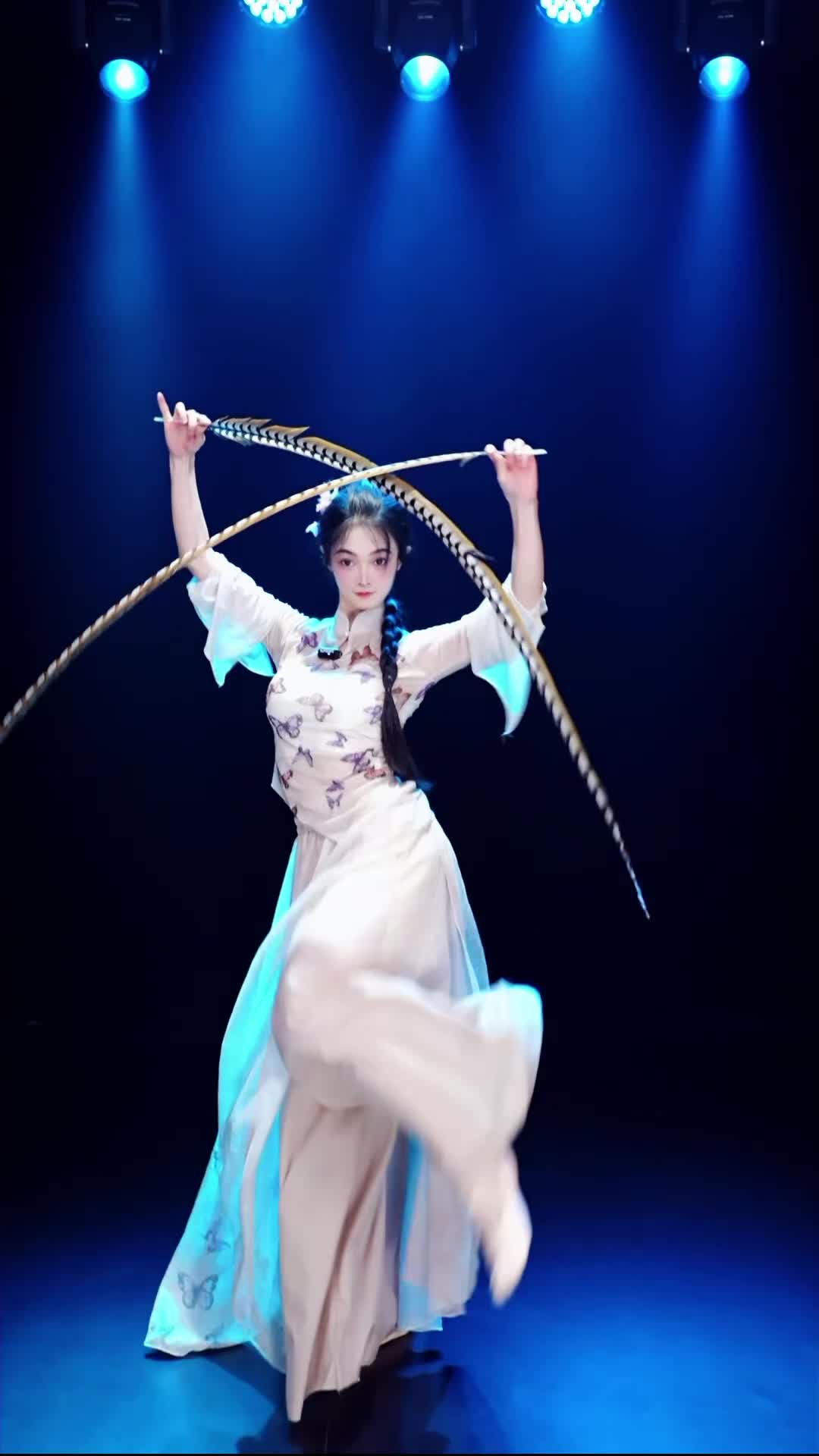 #舞蹈生诗诗 #抖音 #舞蹈 #中国舞 @ikan_live 2024-07-14