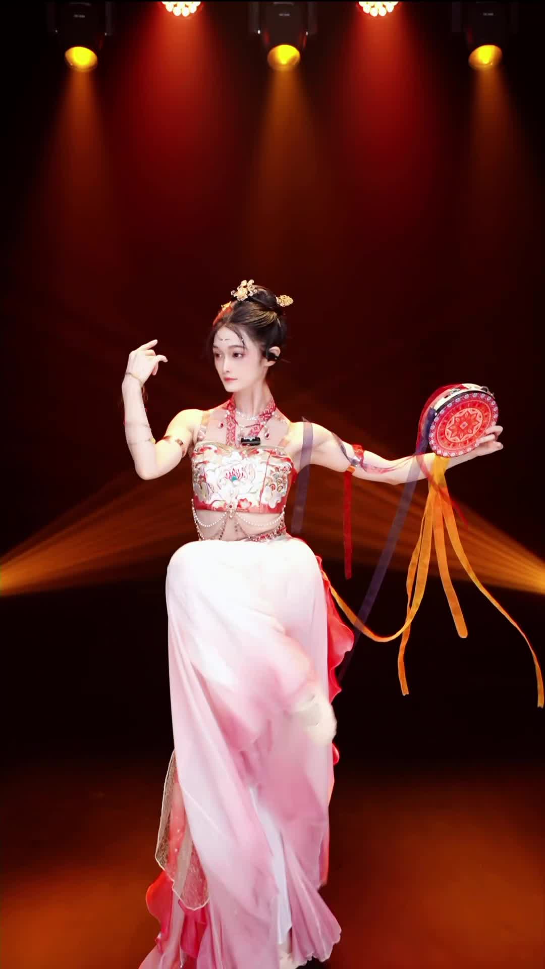#舞蹈生诗诗 #抖音 #舞蹈 #中国舞 @ikan_live 2024-07-10