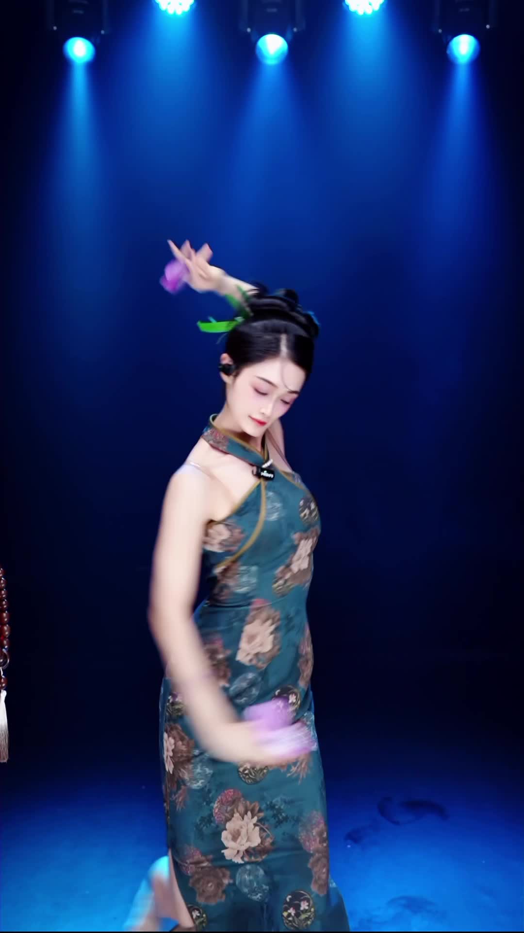#舞蹈生诗诗 #抖音 #舞蹈 #中国舞 @ikan_live 2024-07-12