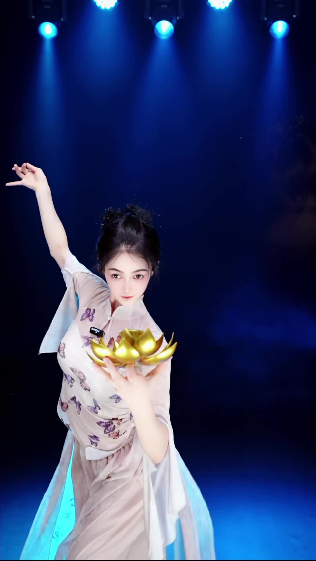 #舞蹈生诗诗 #抖音 #舞蹈 #中国舞 @ikan_live 2024-07-14