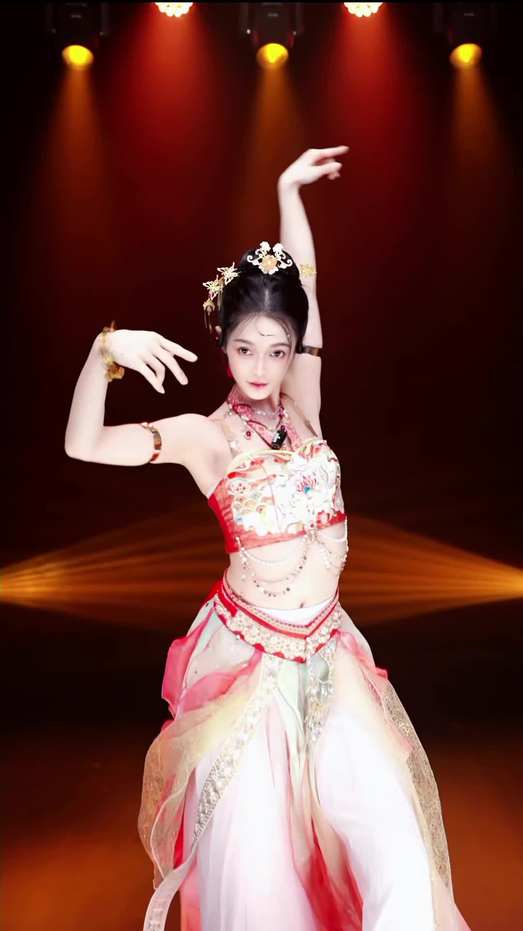 #舞蹈生诗诗 #抖音 #舞蹈 #中国舞 @ikan_live 2024-07-10