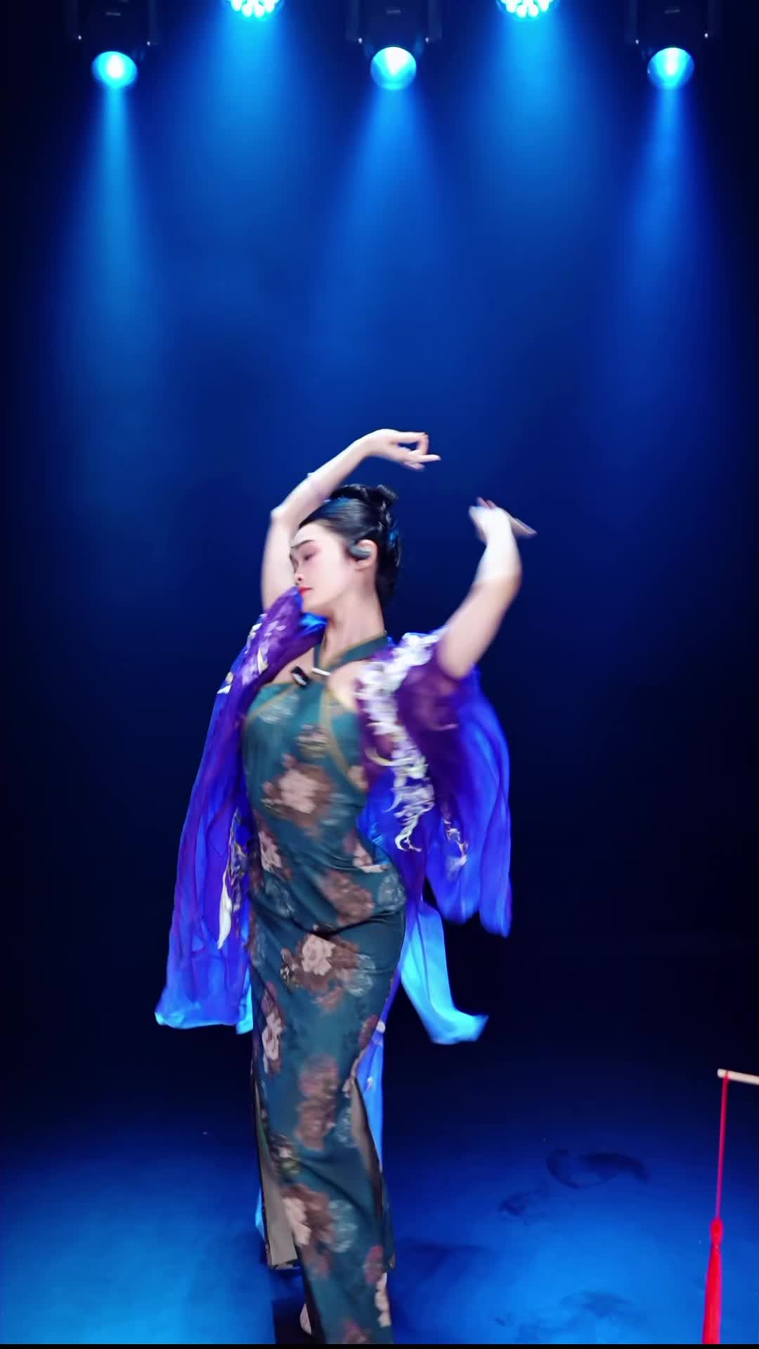 #舞蹈生诗诗 #抖音 #舞蹈 #中国舞 @ikan_live 2024-07-12