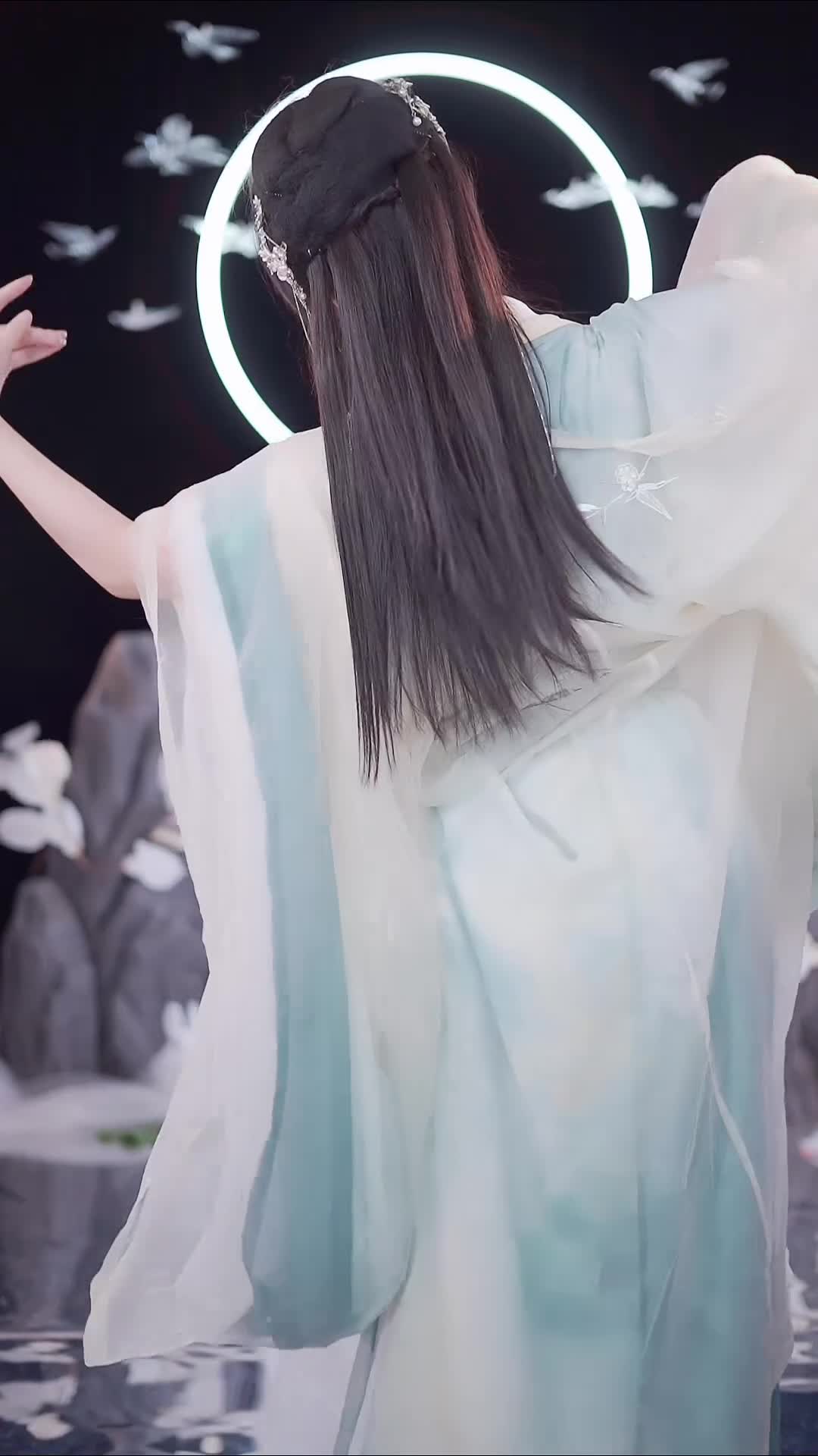 #就是这个羊 #抖音 #舞蹈 #中国舞 @ikan_live 2024-07-11