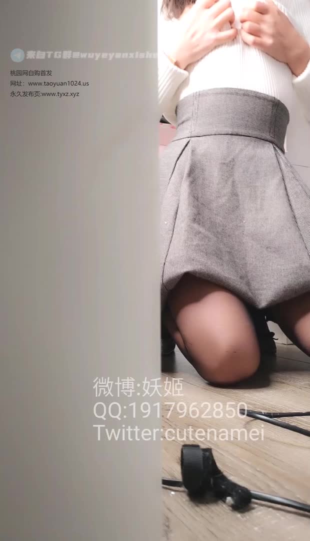 #自慰 #人妻 #反差 人妻穿jk自慰，真爽